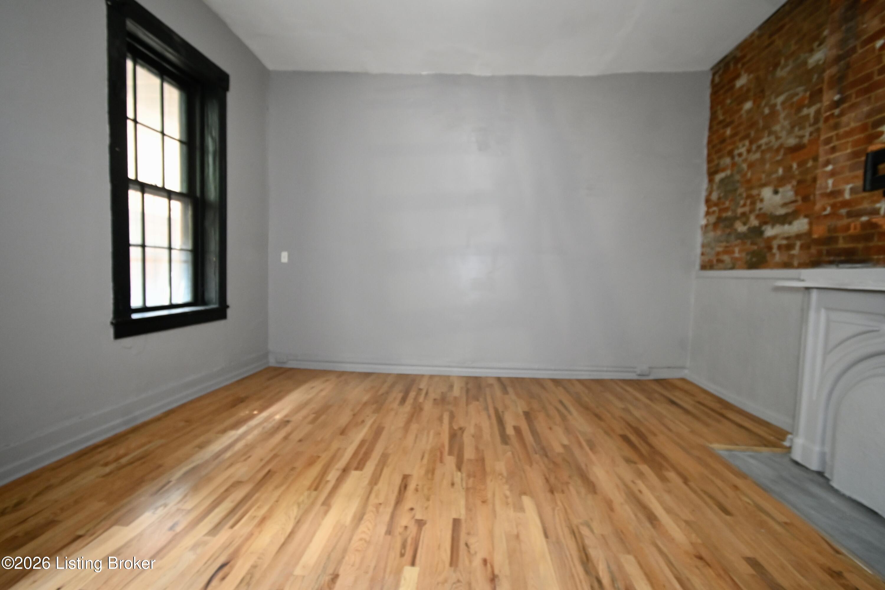925 E Washington St Property Photo 7