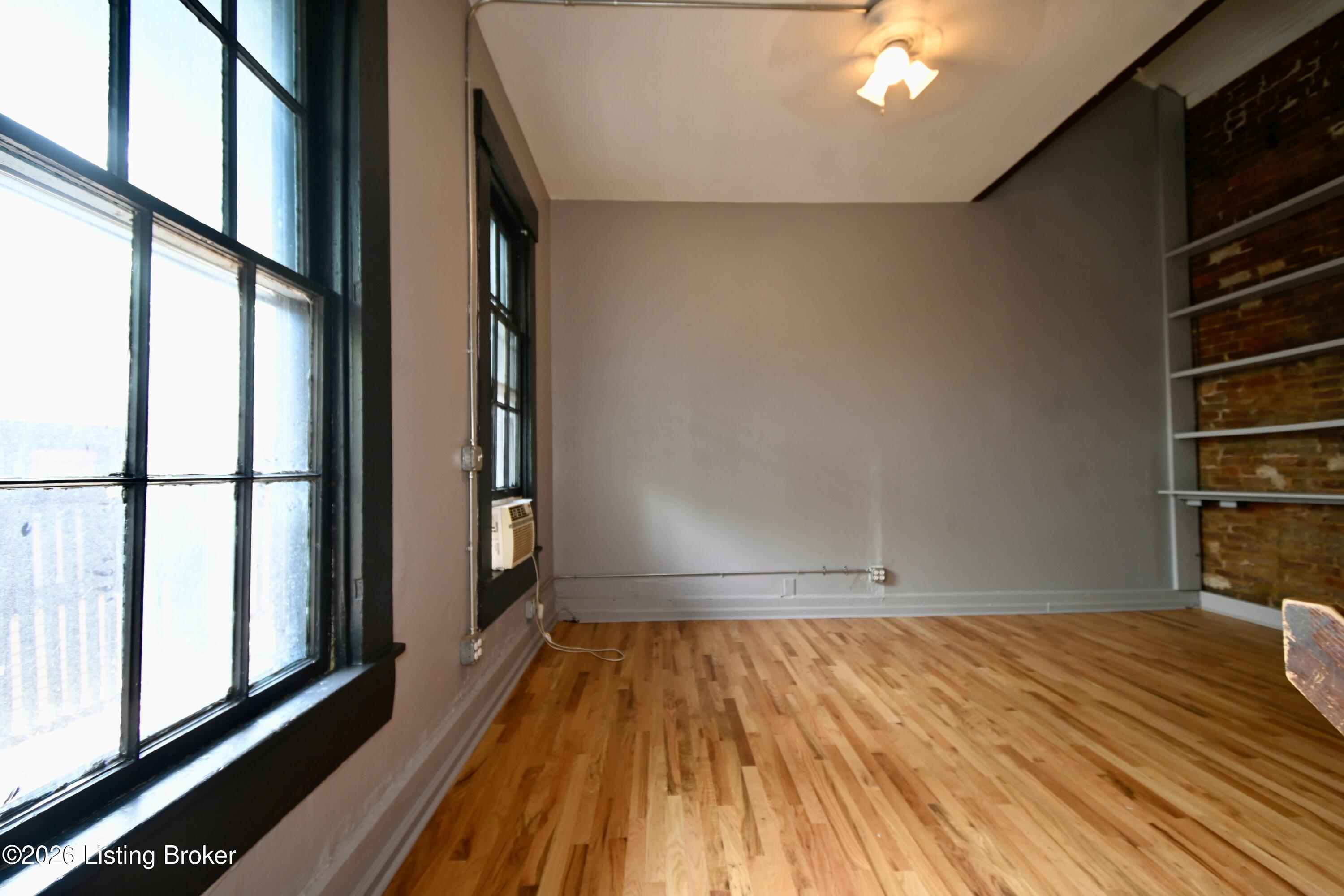 925 E Washington St Property Photo 11