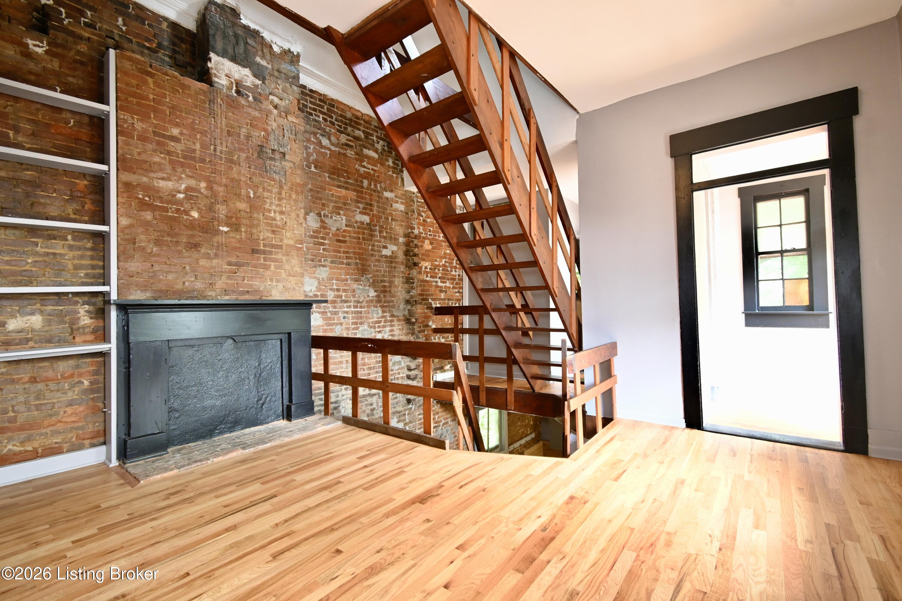 925 E Washington St Property Photo 13
