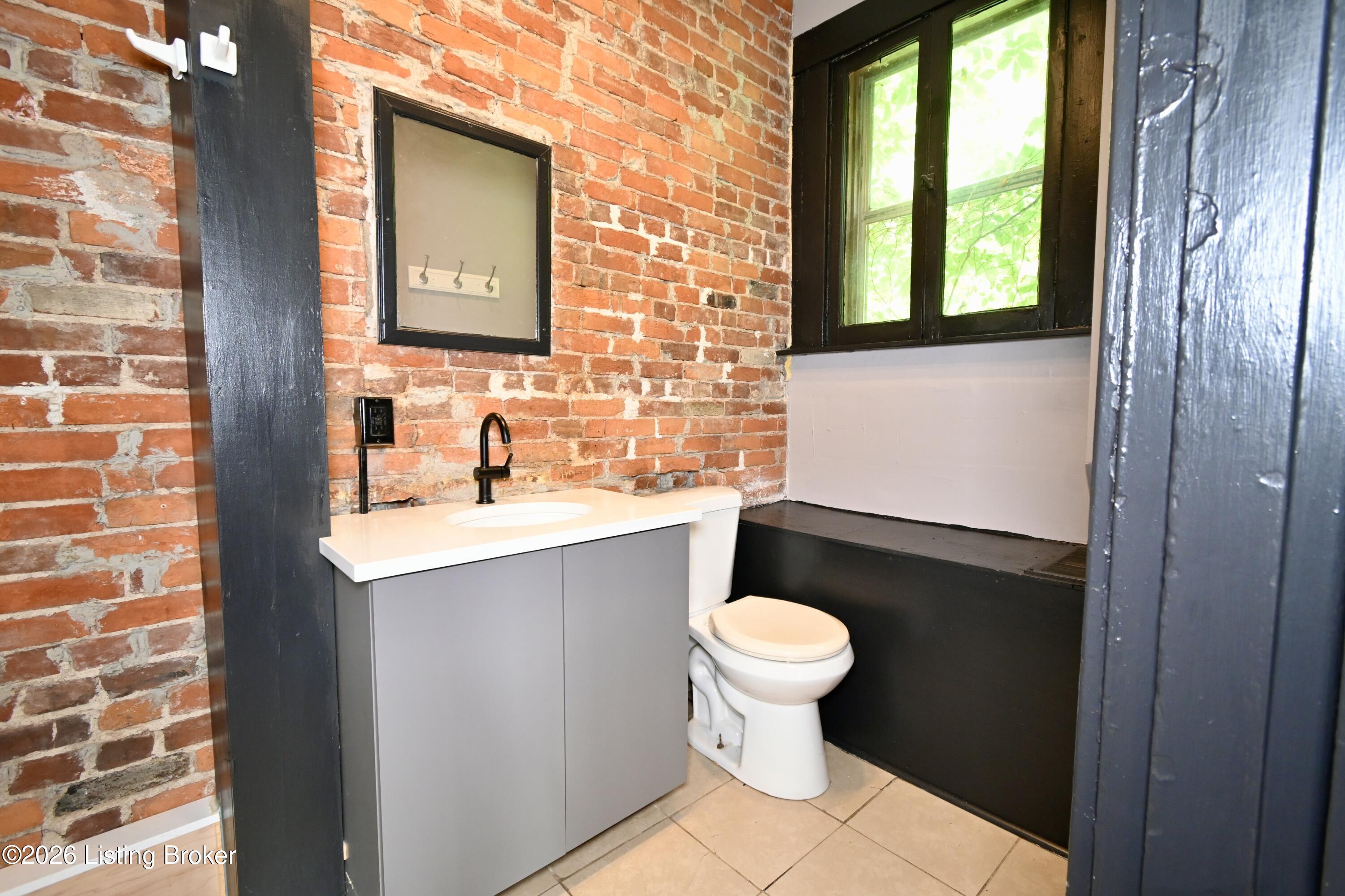 925 E Washington St Property Photo 20