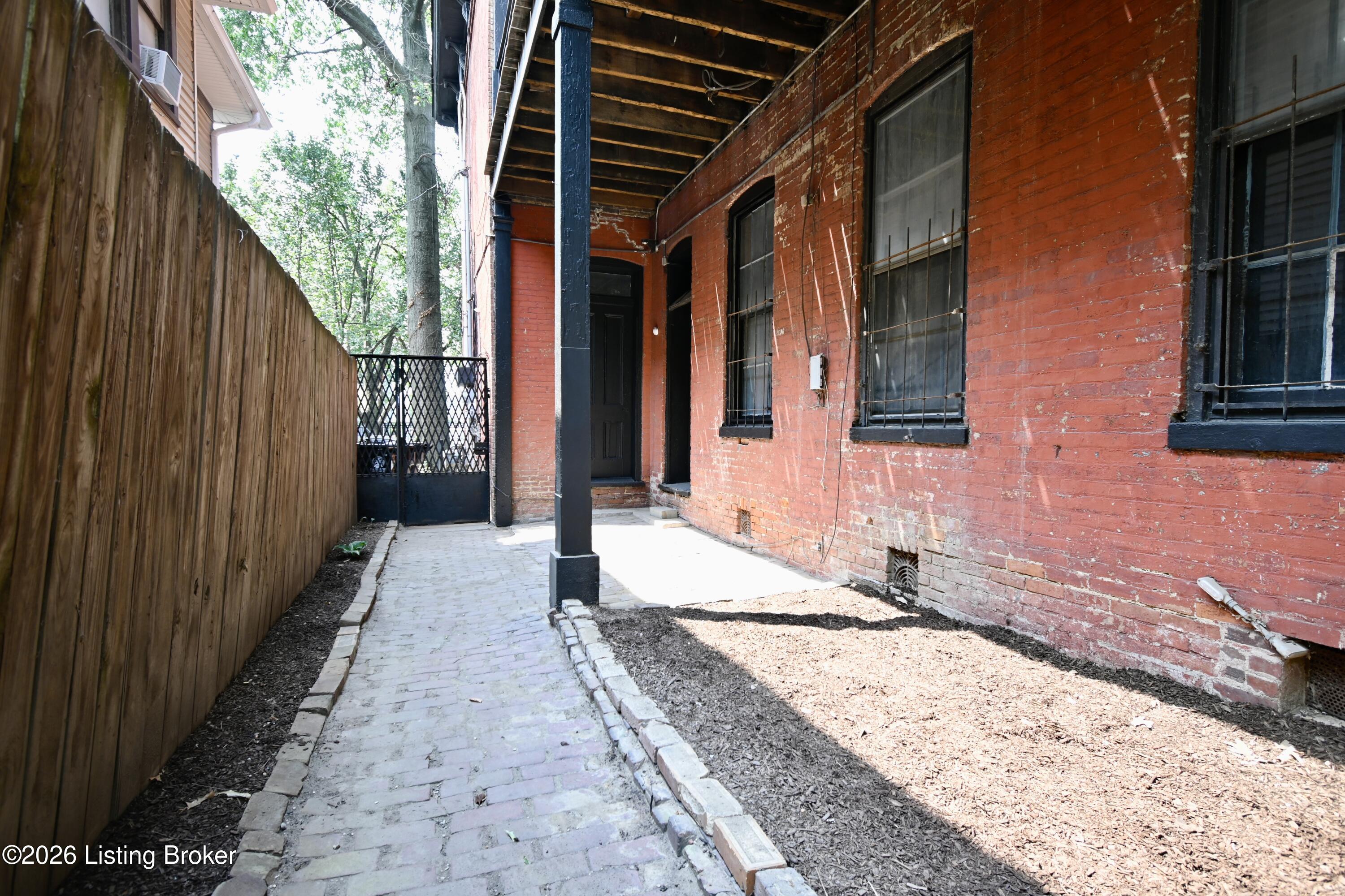925 E Washington St Property Photo 40