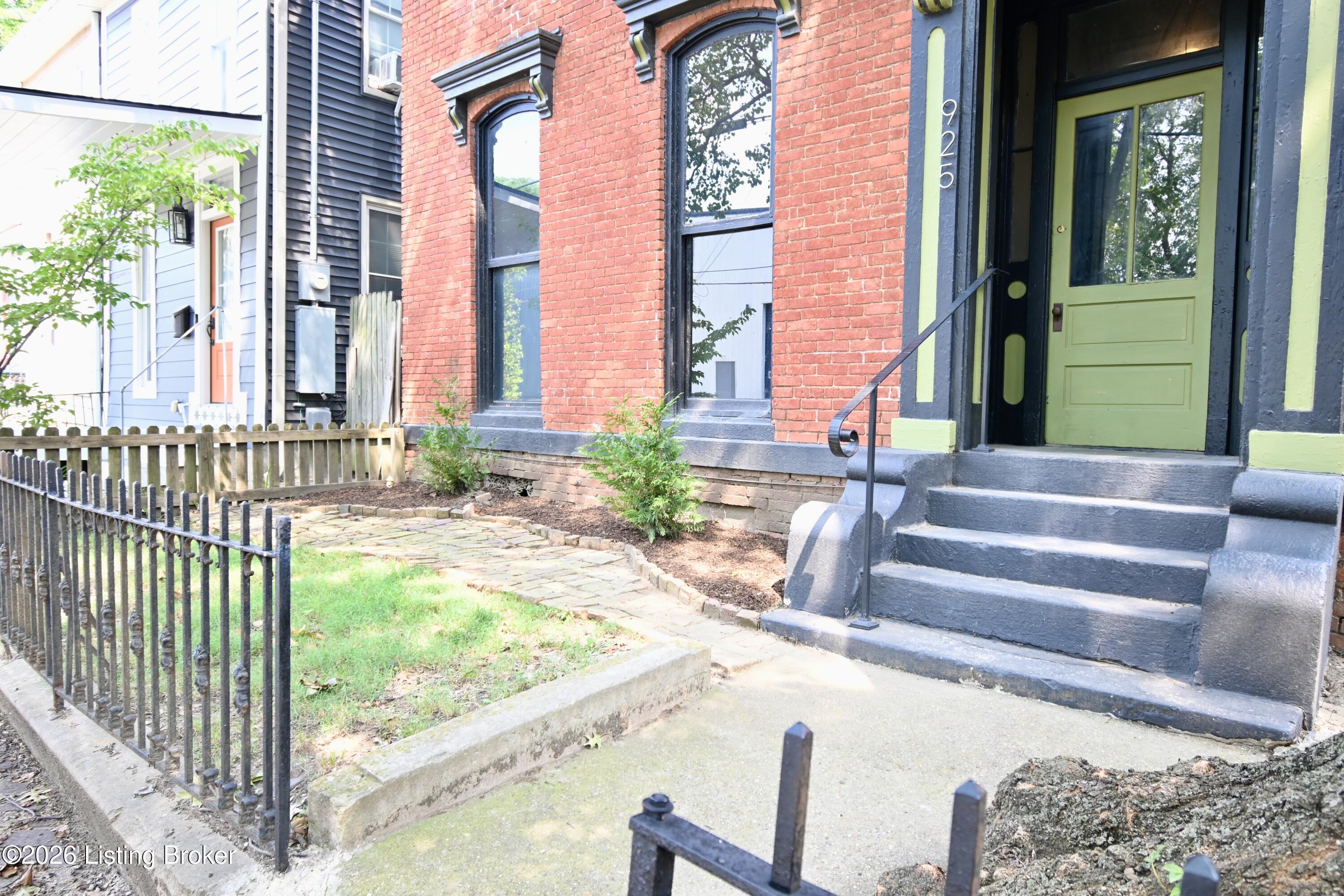 925 E Washington St Property Photo 54