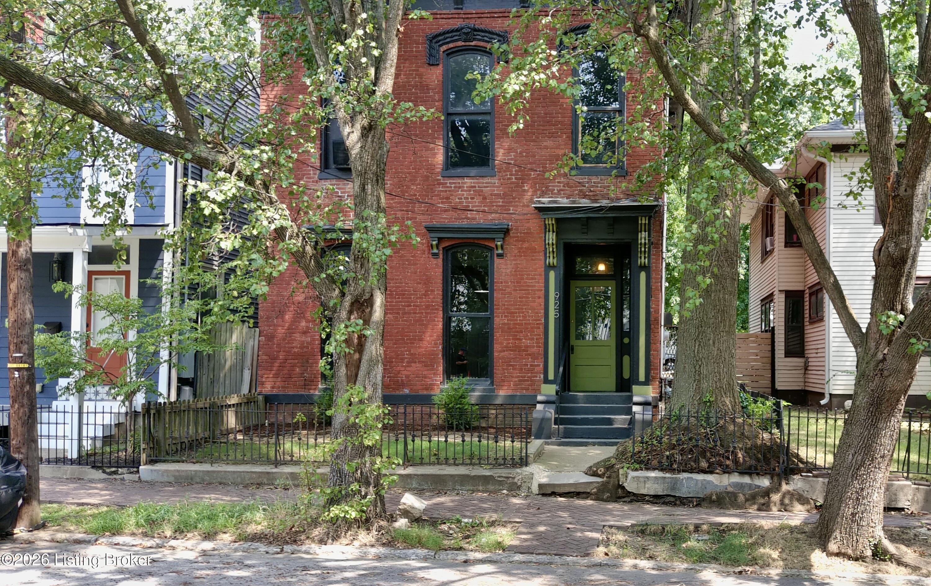925 E Washington St Property Photo 57