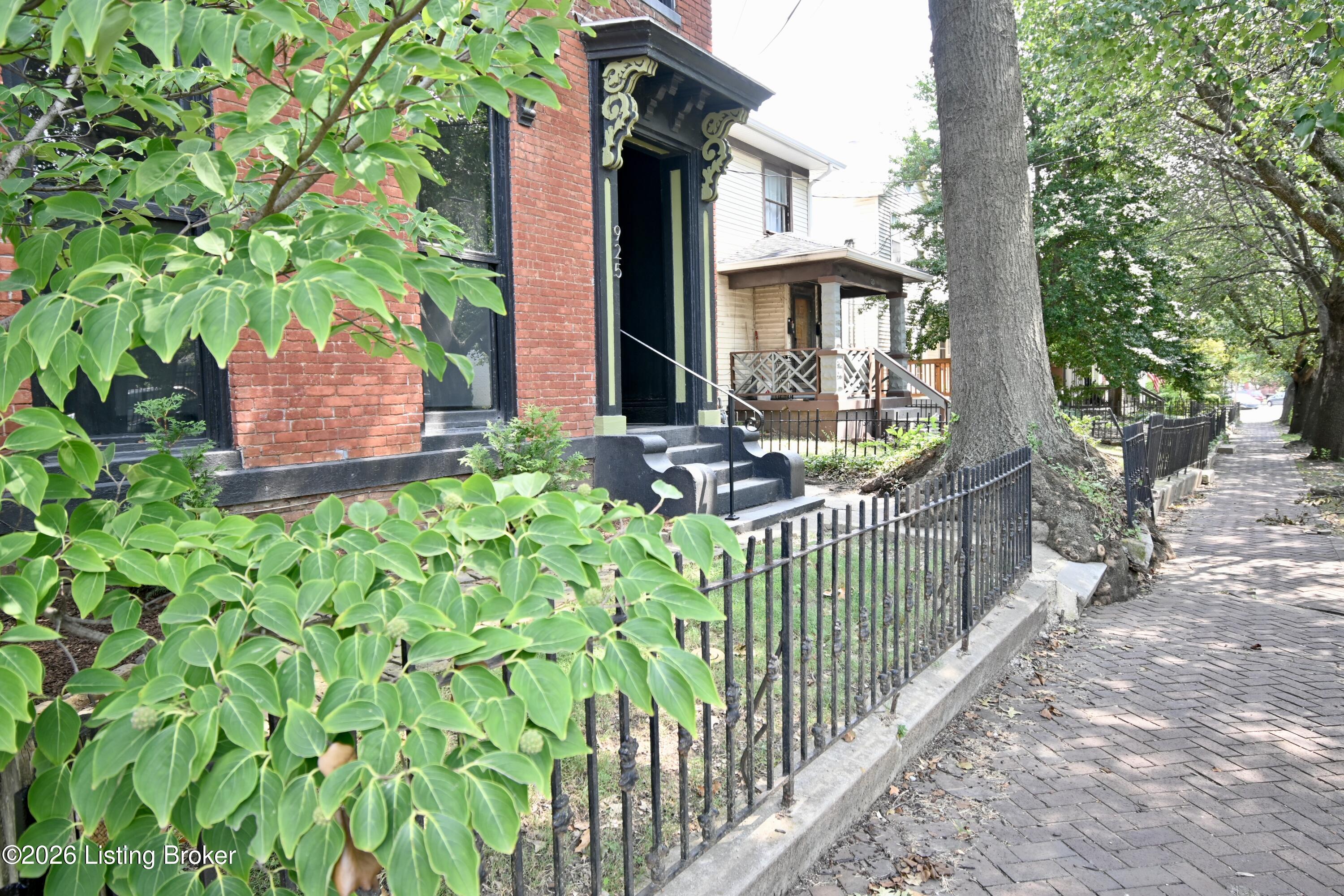 925 E Washington St Property Photo 60