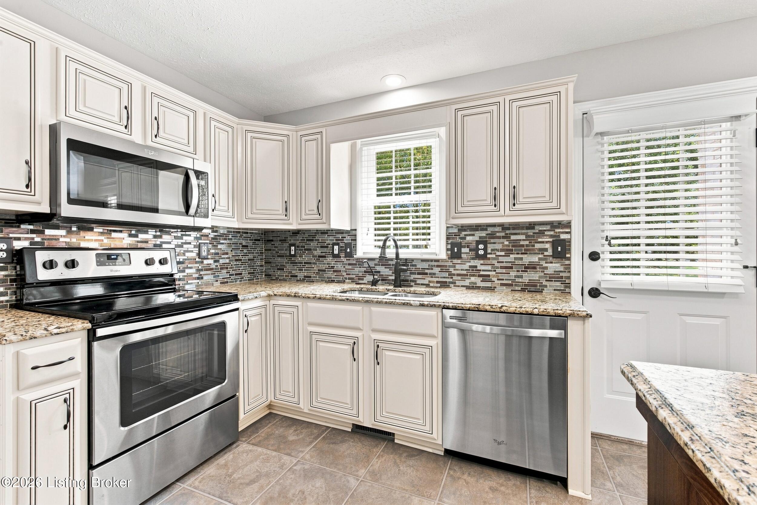 1052 Chapel Creek Trail Property Photo 12
