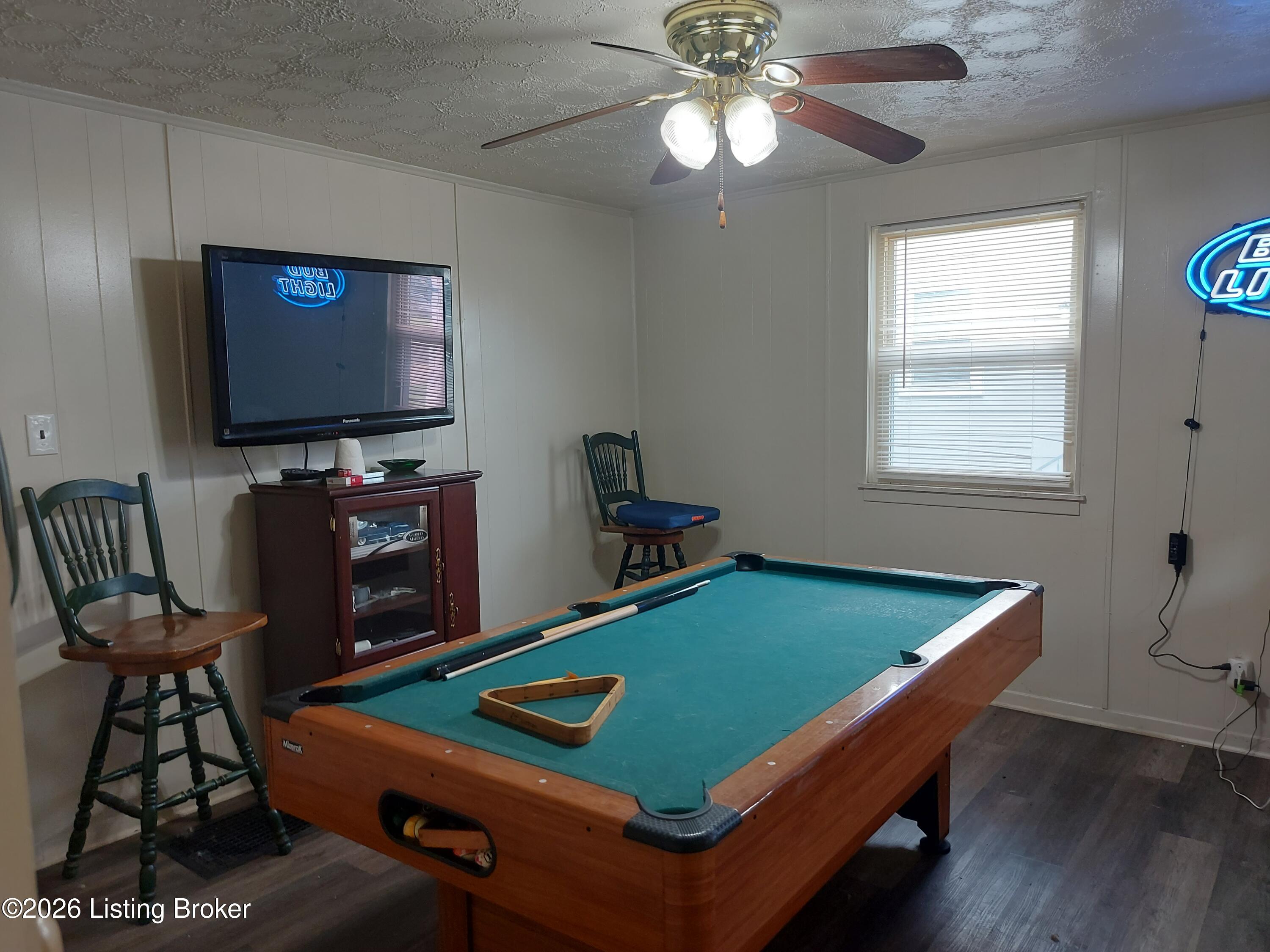 717 Compton St Property Photo 2