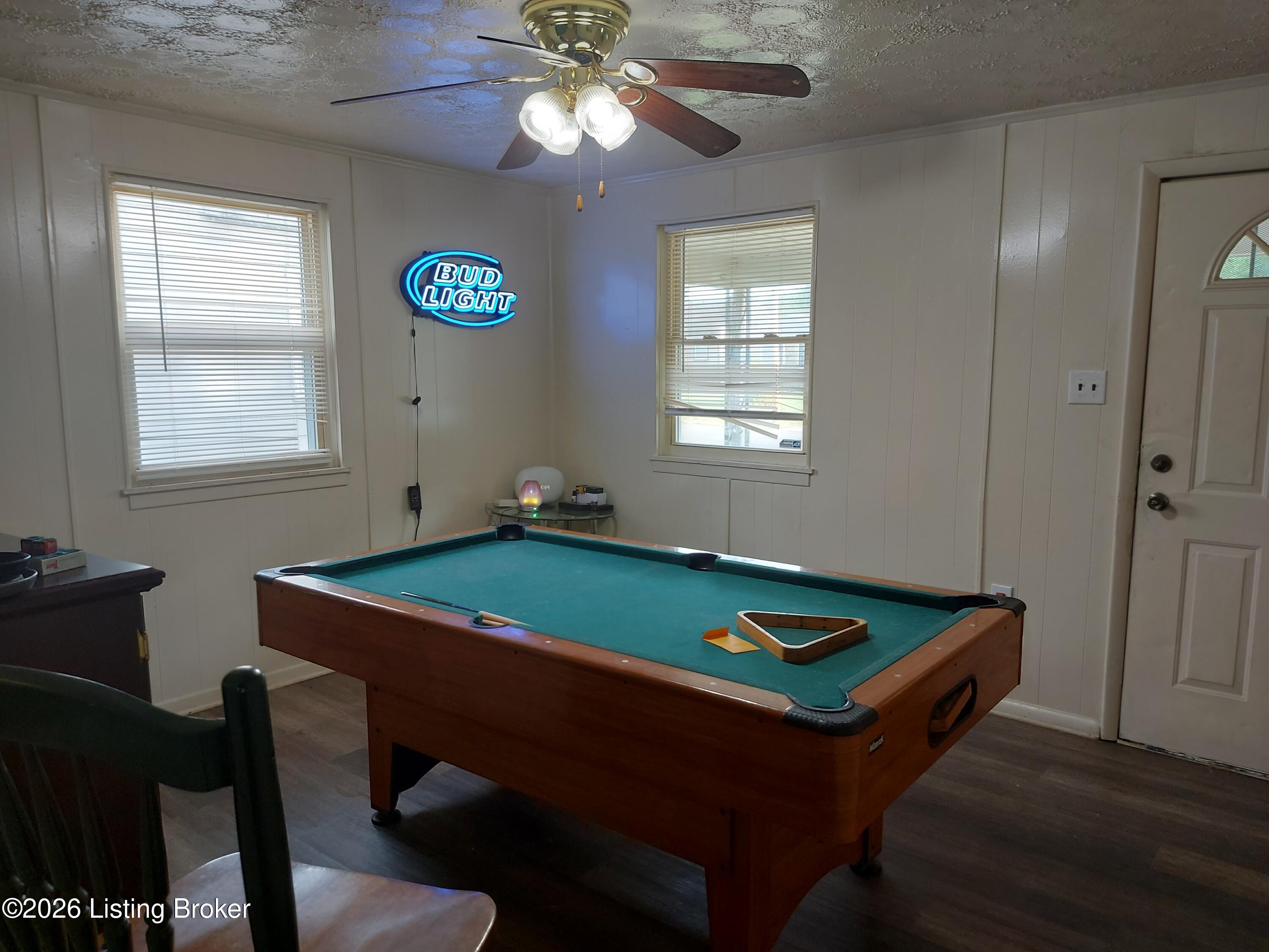 717 Compton St Property Photo 3