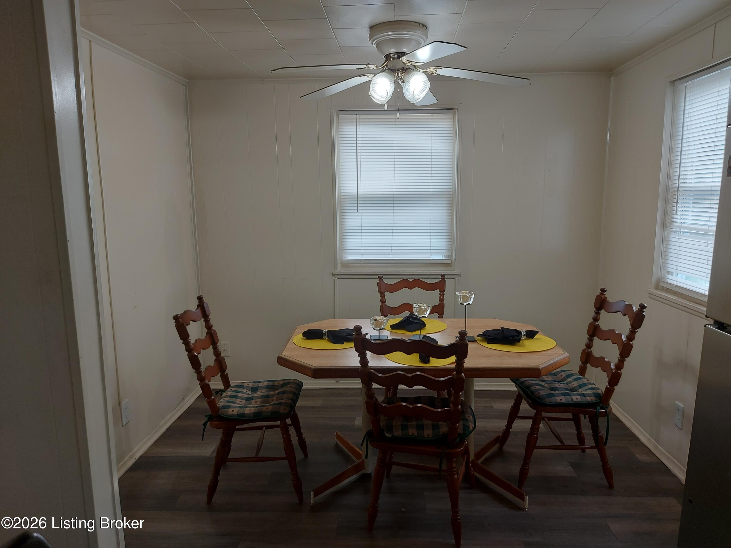 717 Compton St Property Photo 5