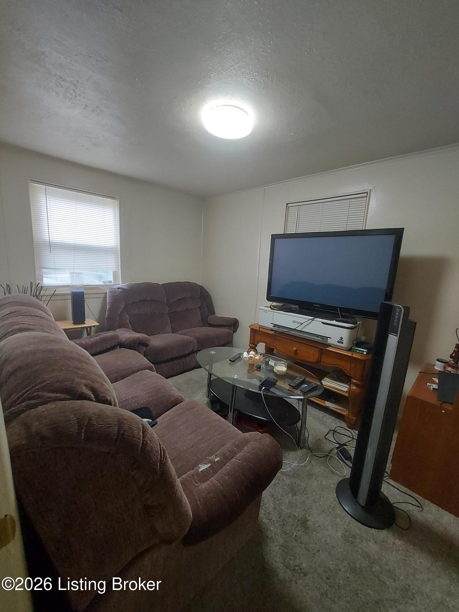 717 Compton St Property Photo 6