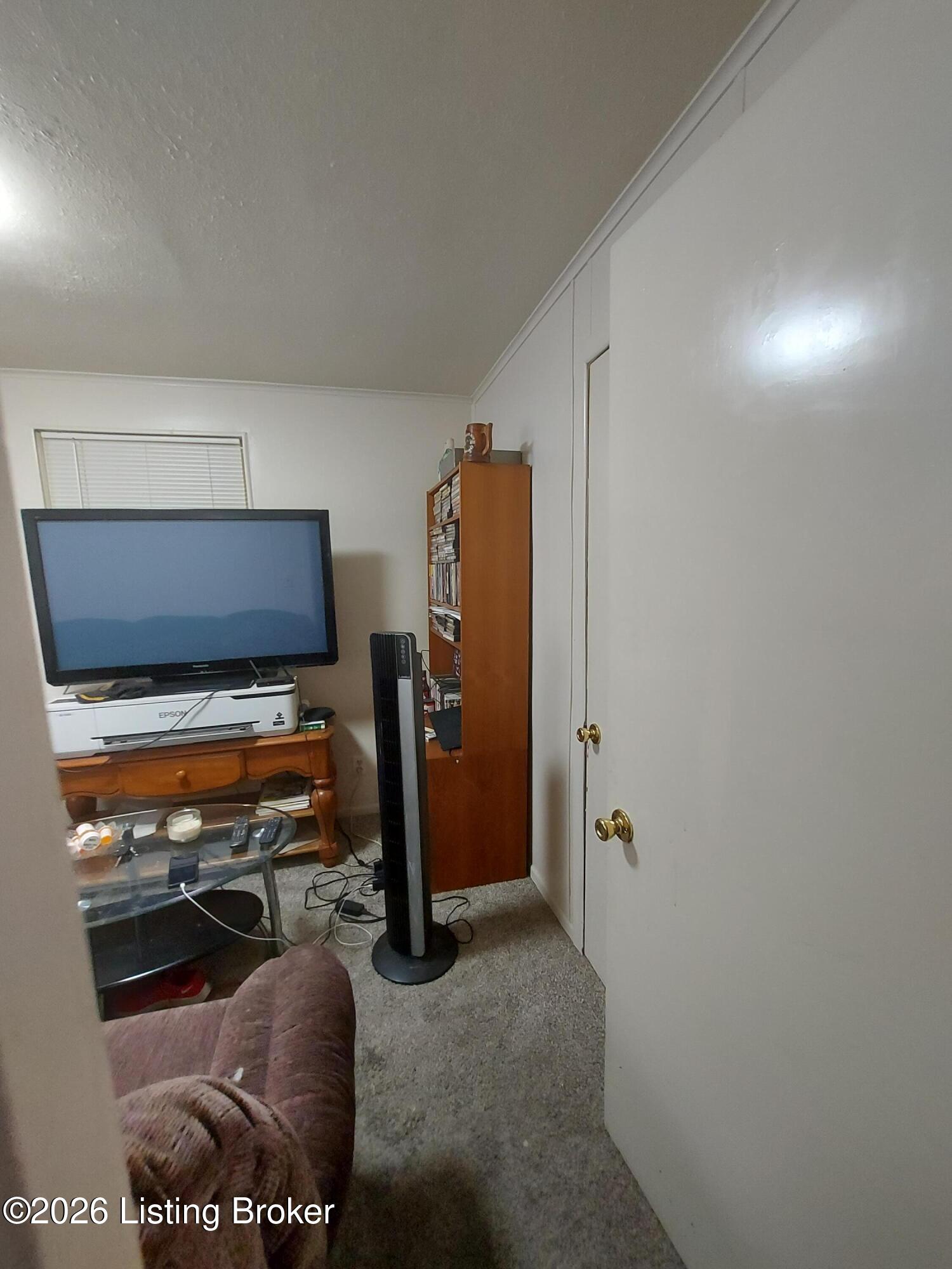 717 Compton St Property Photo 7