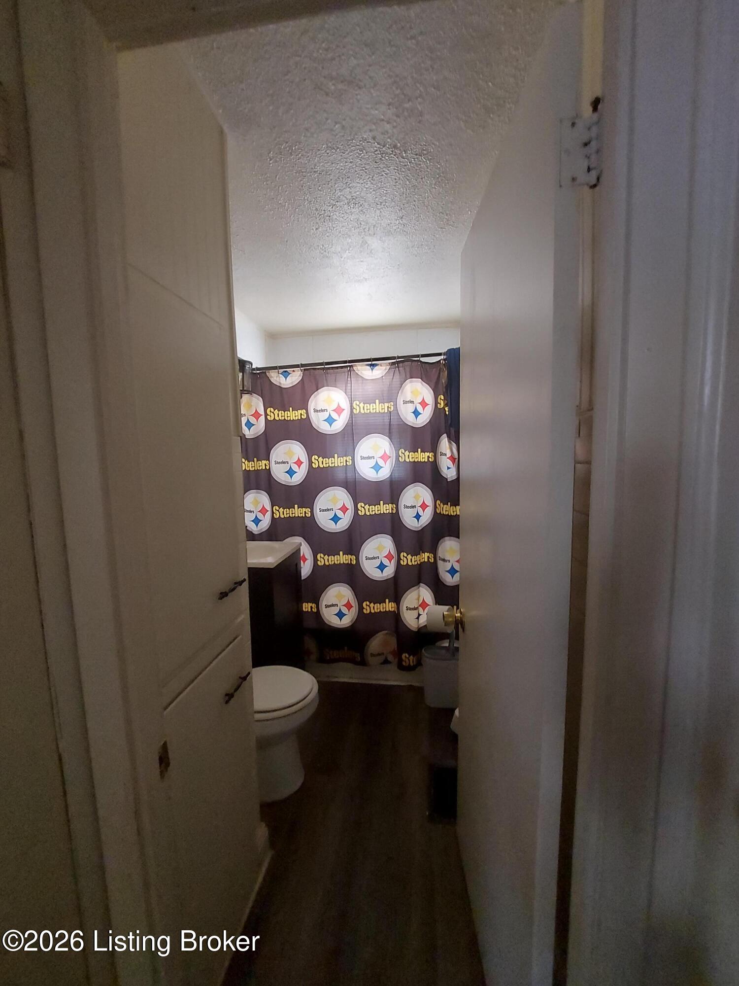 717 Compton St Property Photo 10