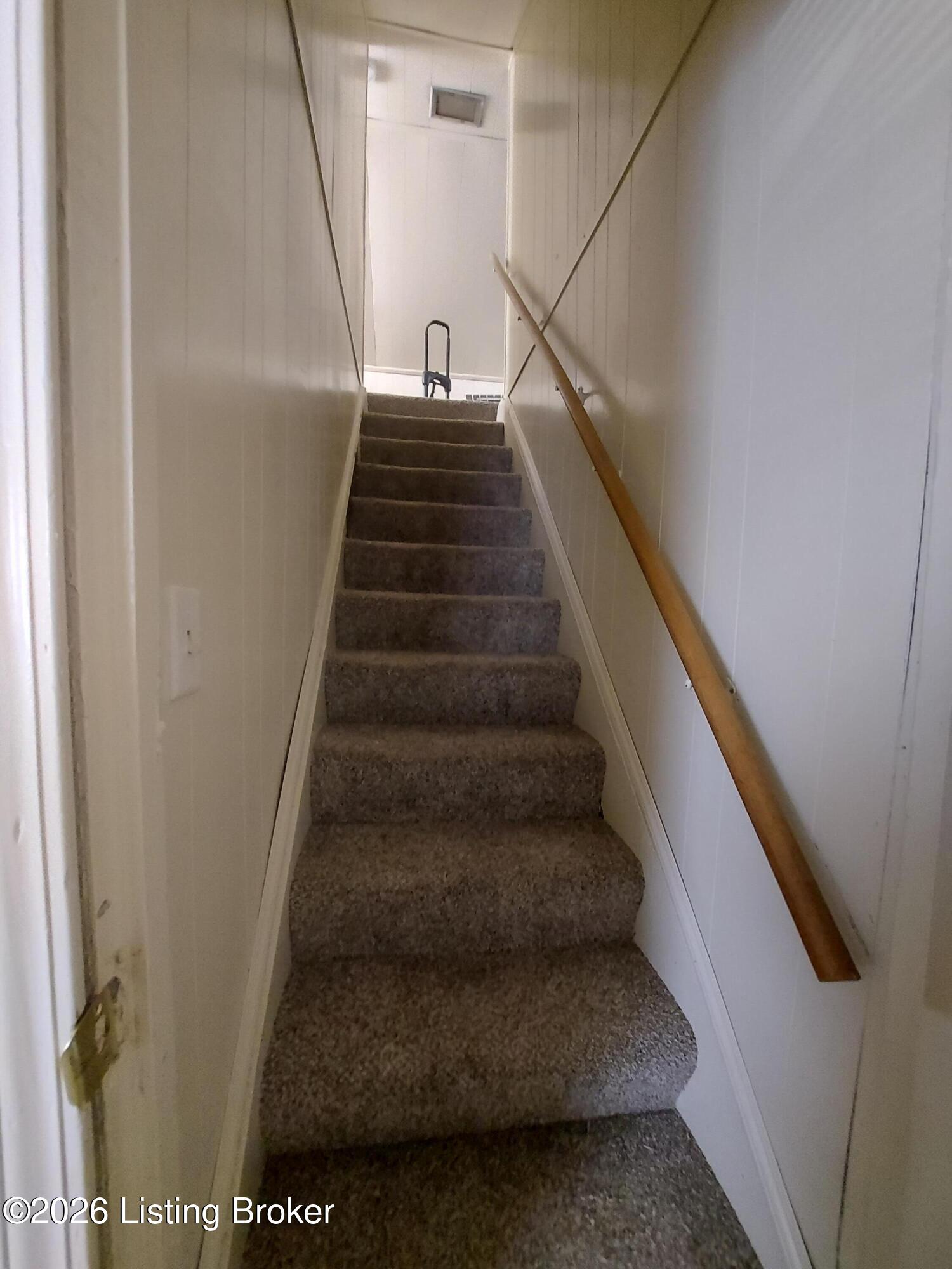 717 Compton St Property Photo 11