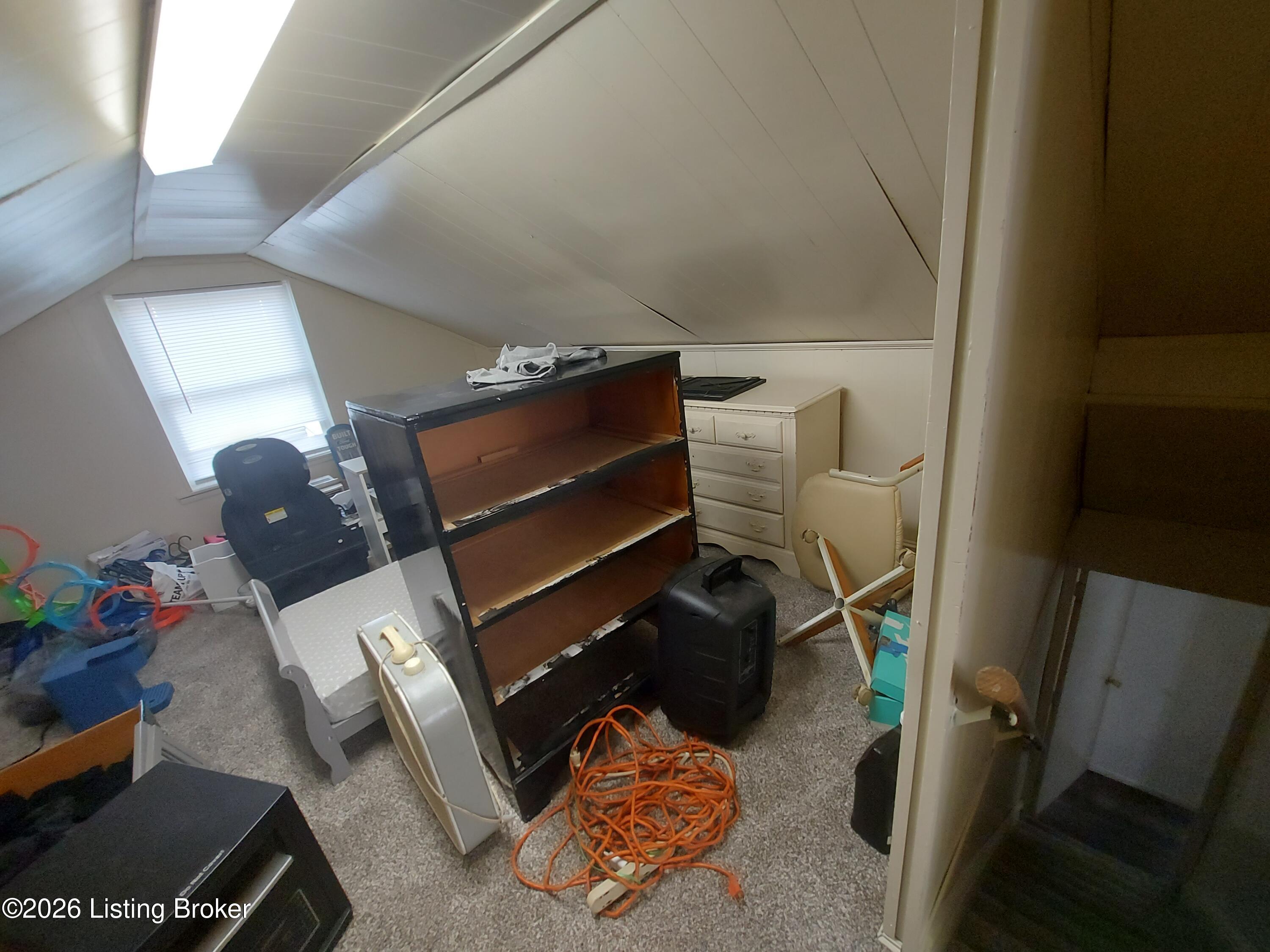 717 Compton St Property Photo 12