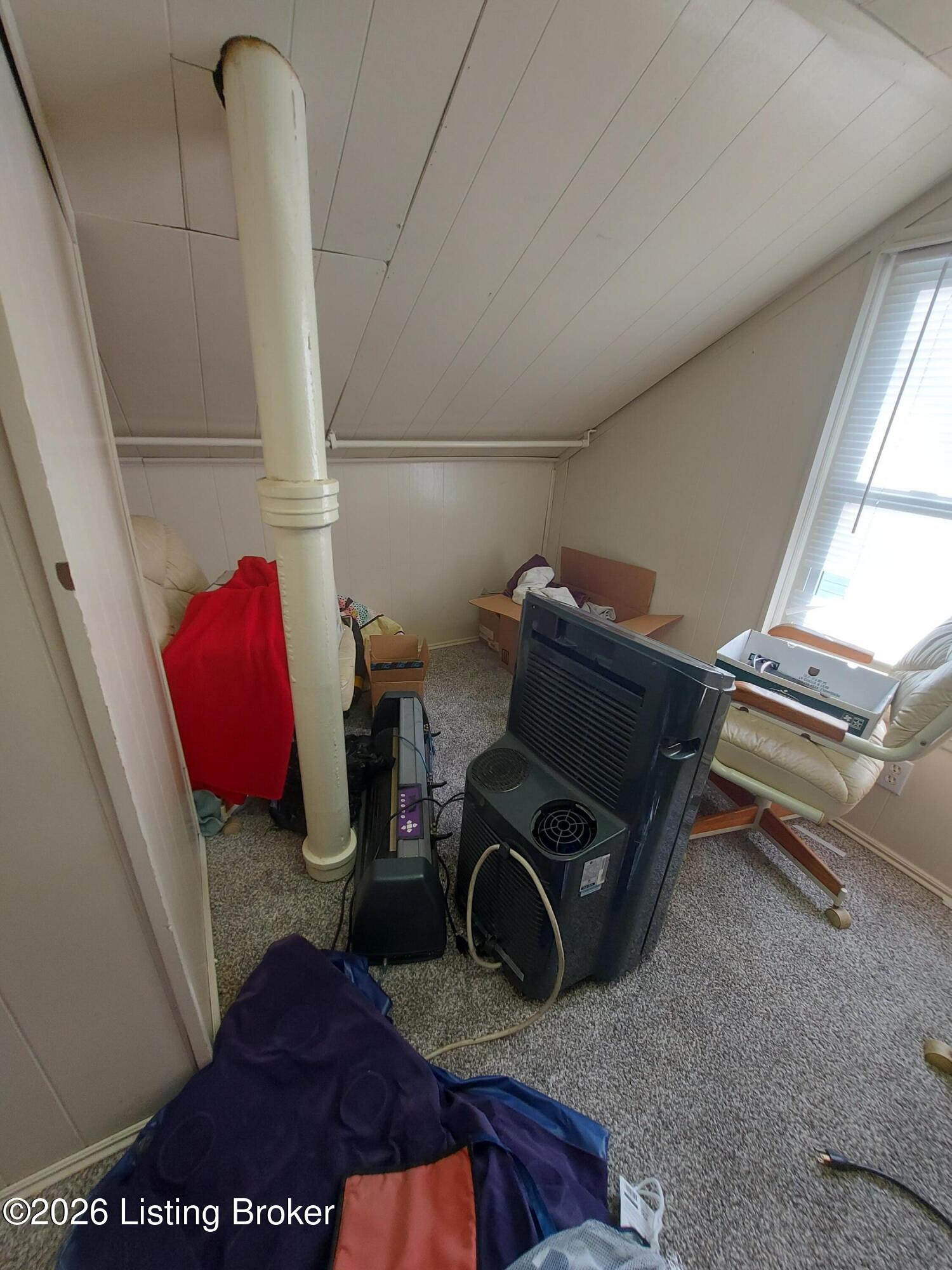 717 Compton St Property Photo 13