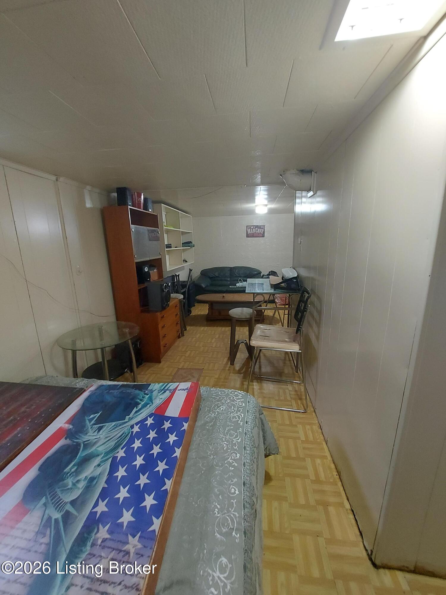 717 Compton St Property Photo 18