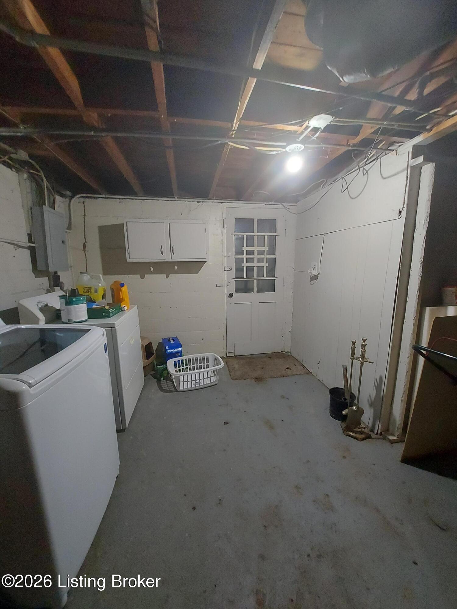 717 Compton St Property Photo 22