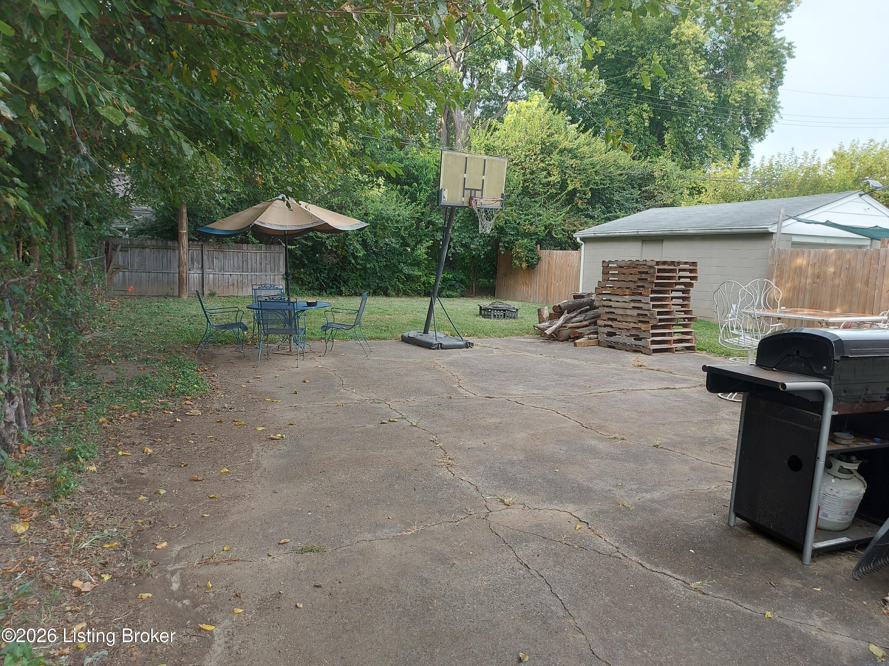 717 Compton St Property Photo 25