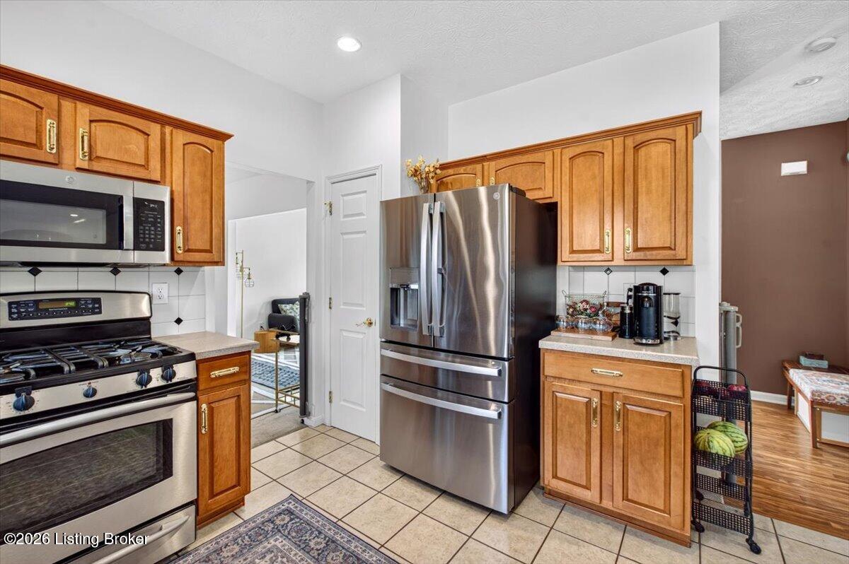 406 Arlington Meadows Dr Property Photo 16