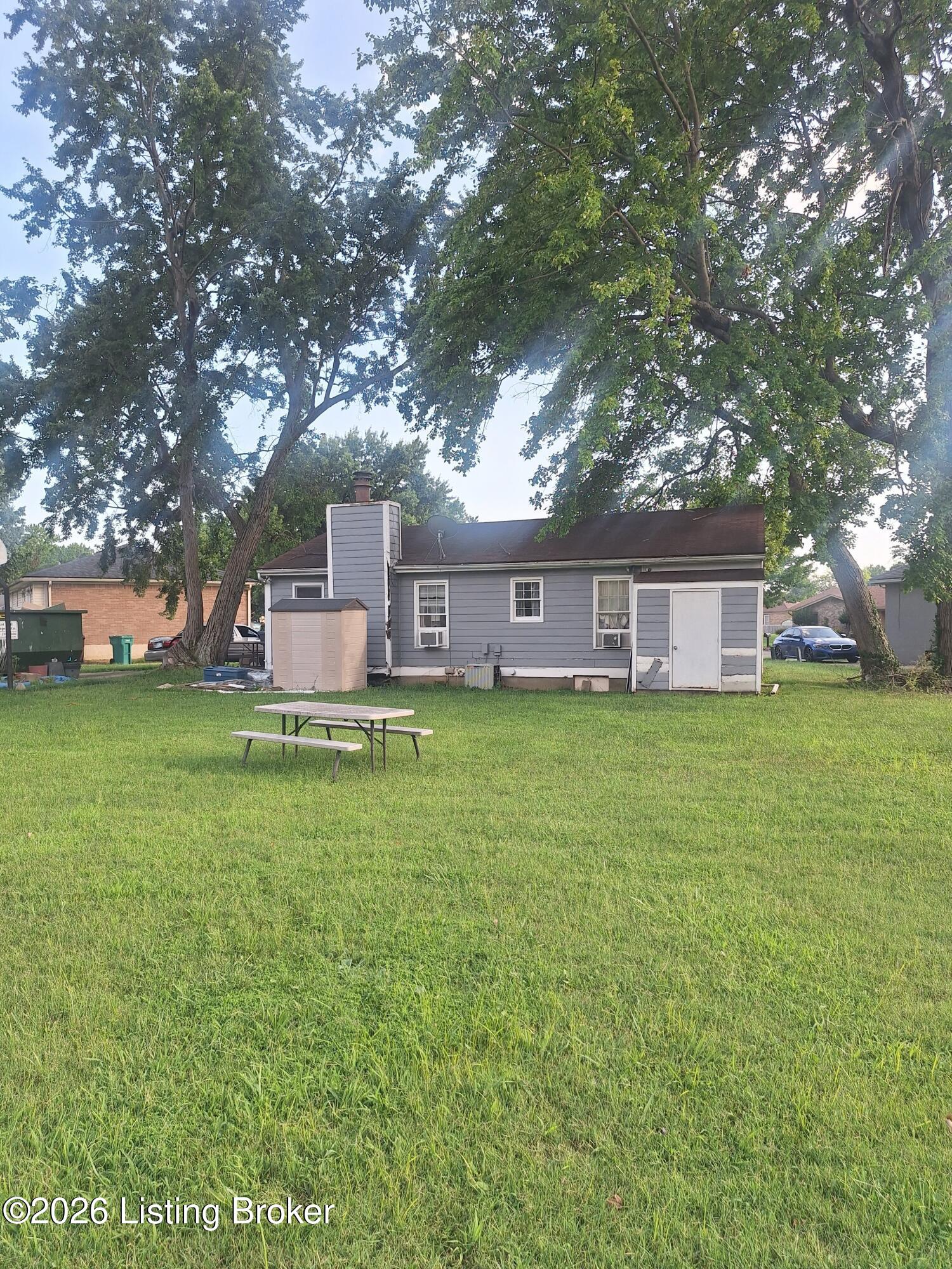 4401 Bridgeman Ct Property Photo 3