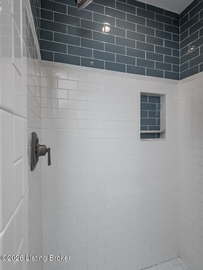 4305 Mount Vernon Rd Property Photo 6