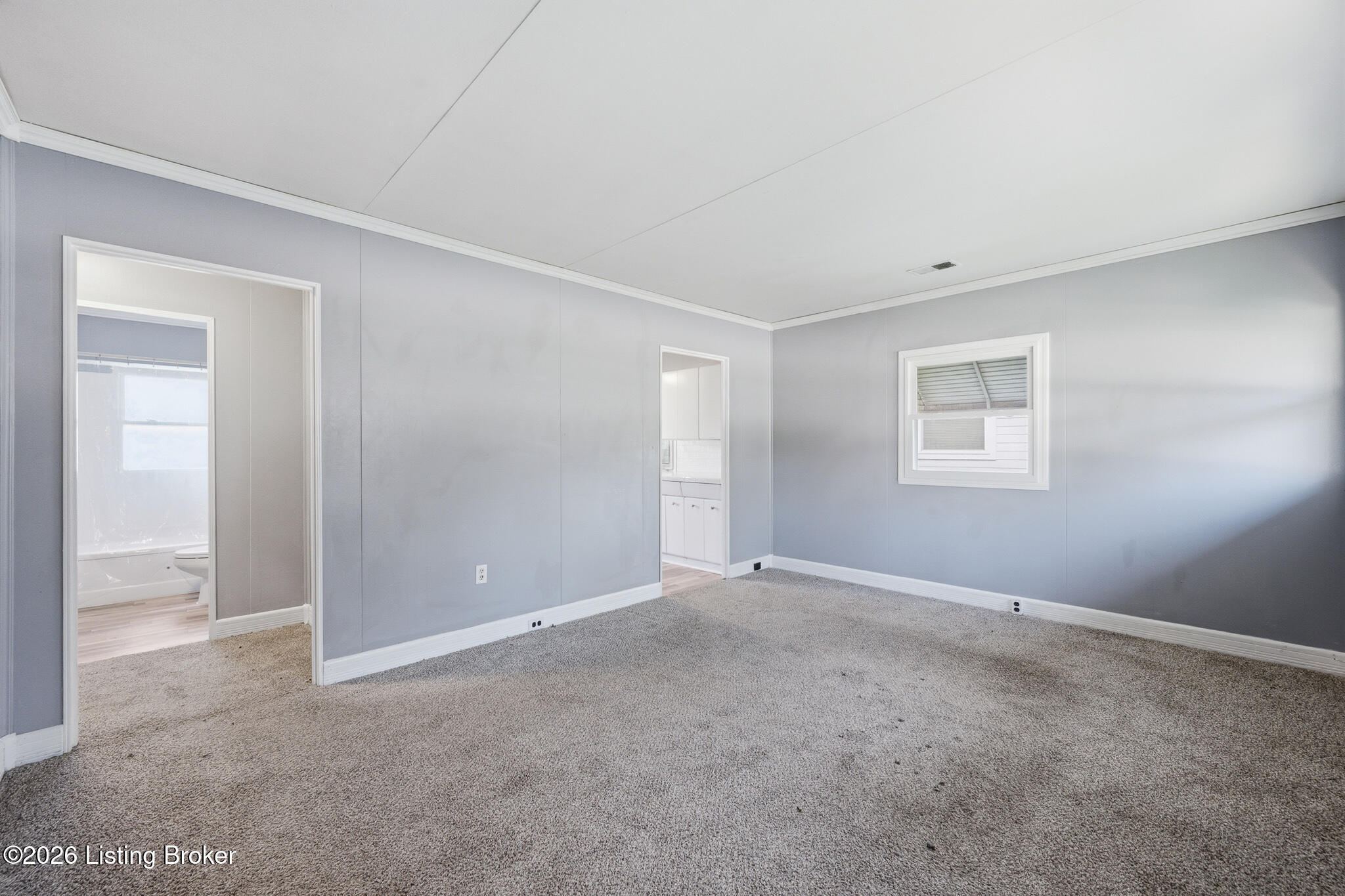 121 Freeman Ave Property Photo 6