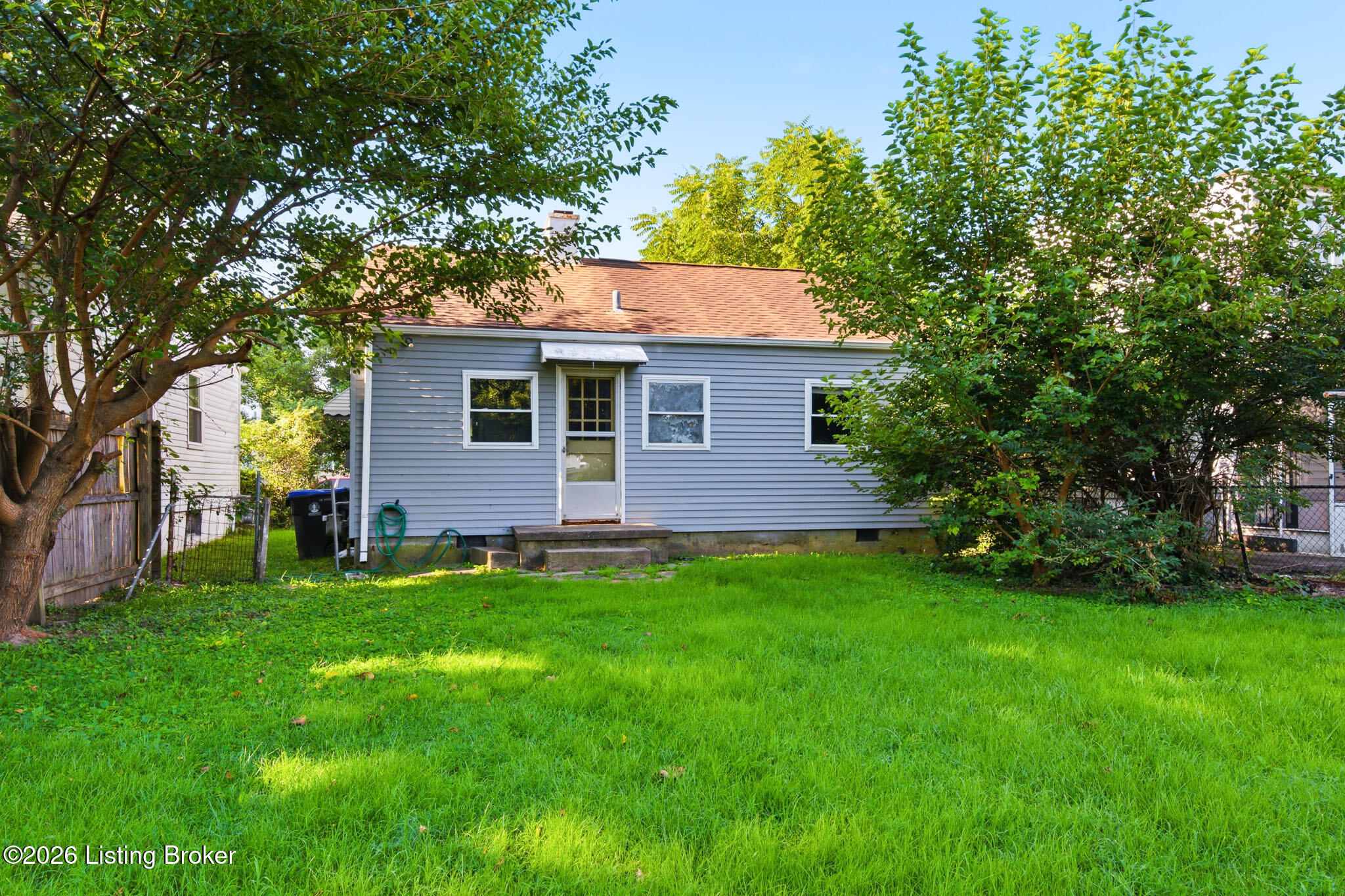 121 Freeman Ave Property Photo 20