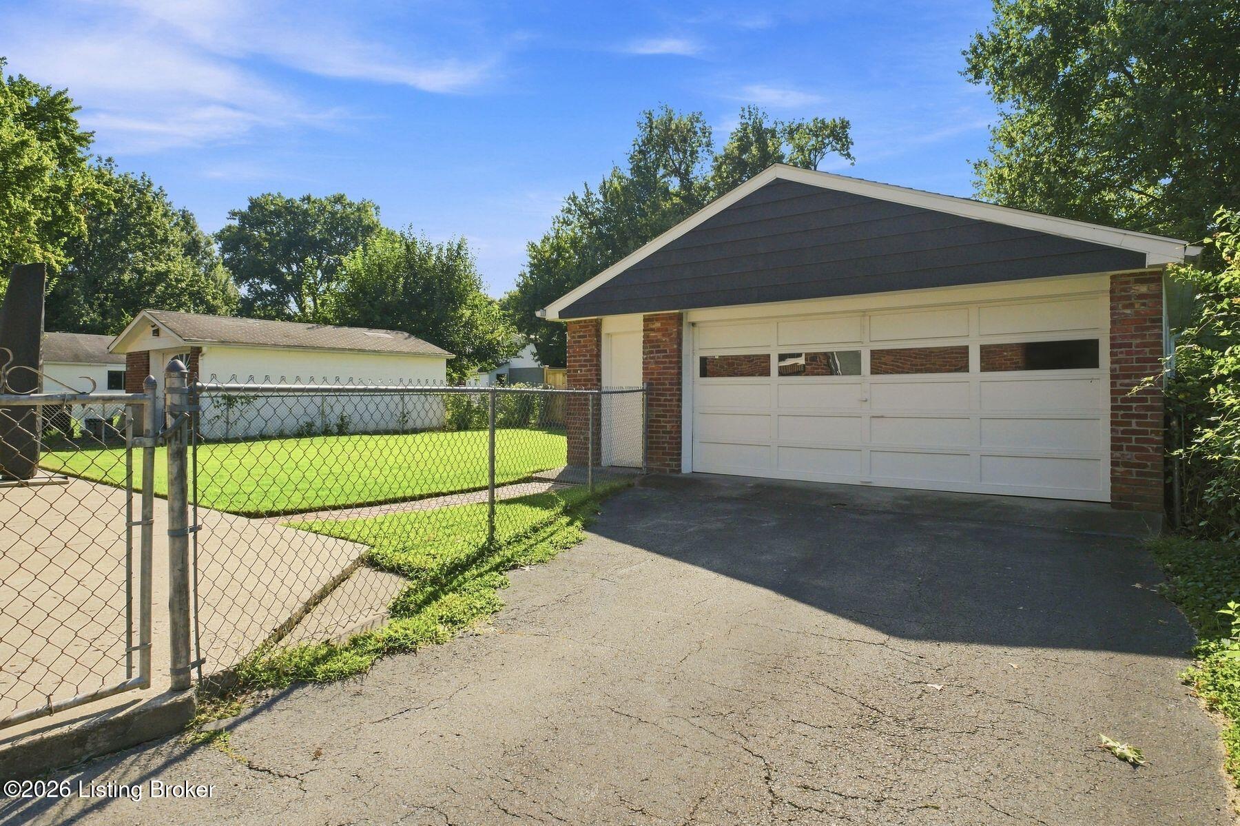 2906 Thistlewood Dr Property Photo 26