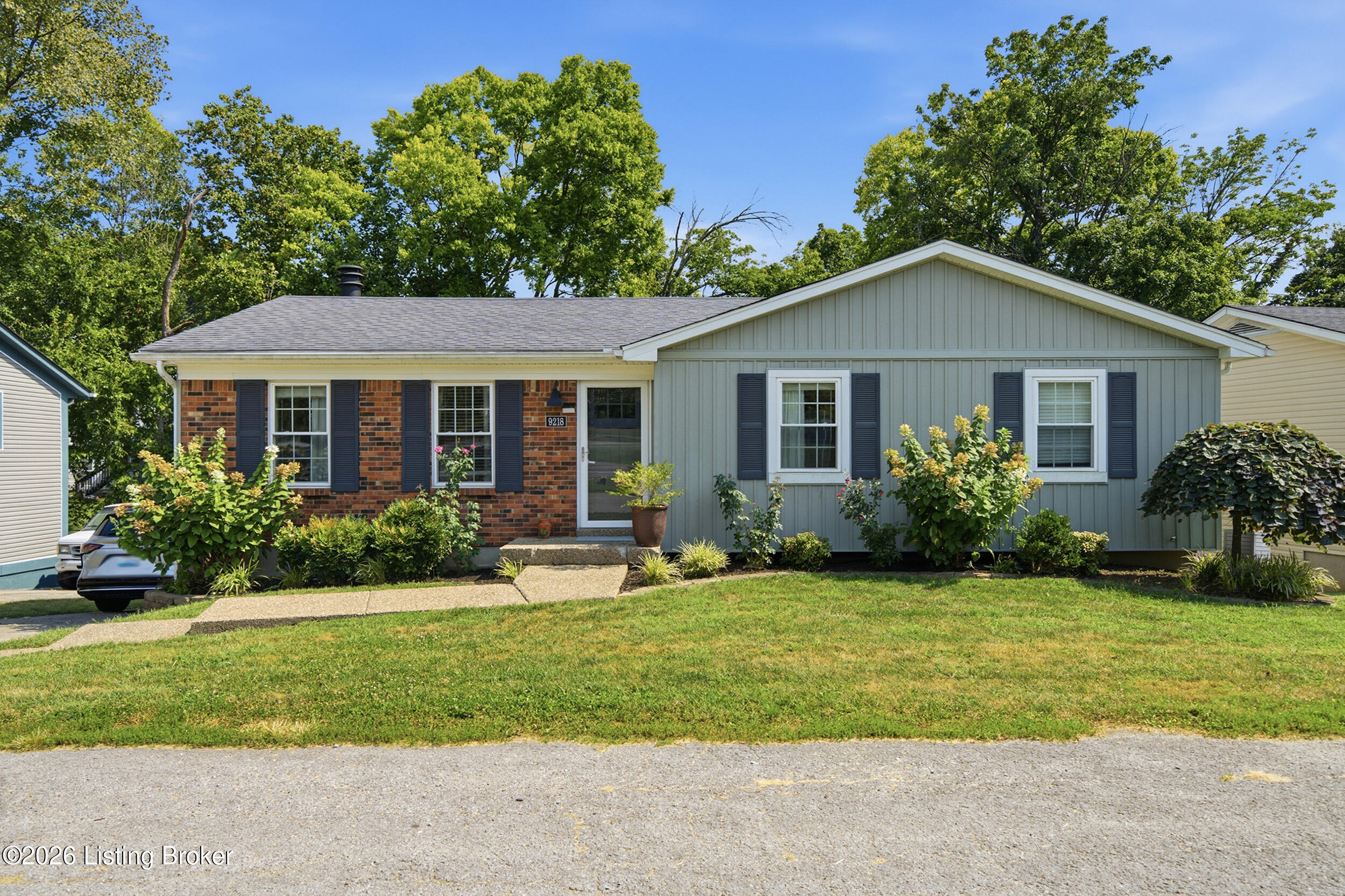 9218 Watterson Trail Property Photo 1