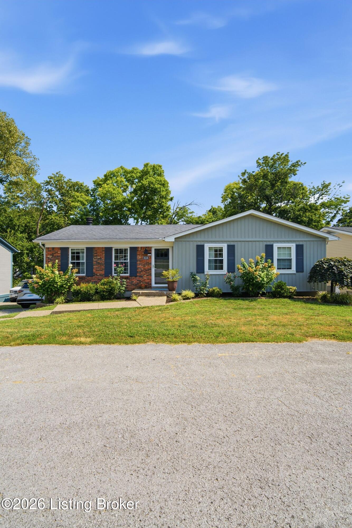 9218 Watterson Trail Property Photo 6
