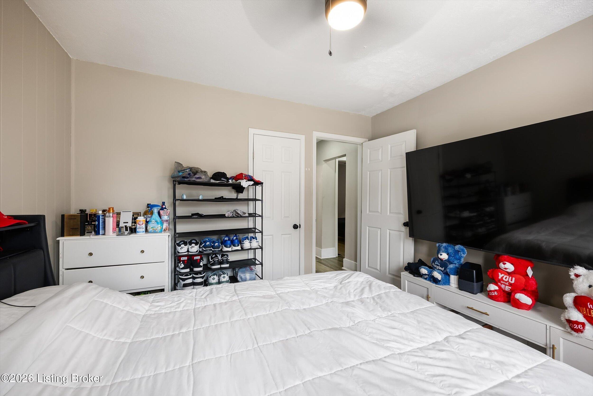 2313 W Lee St Property Photo 13