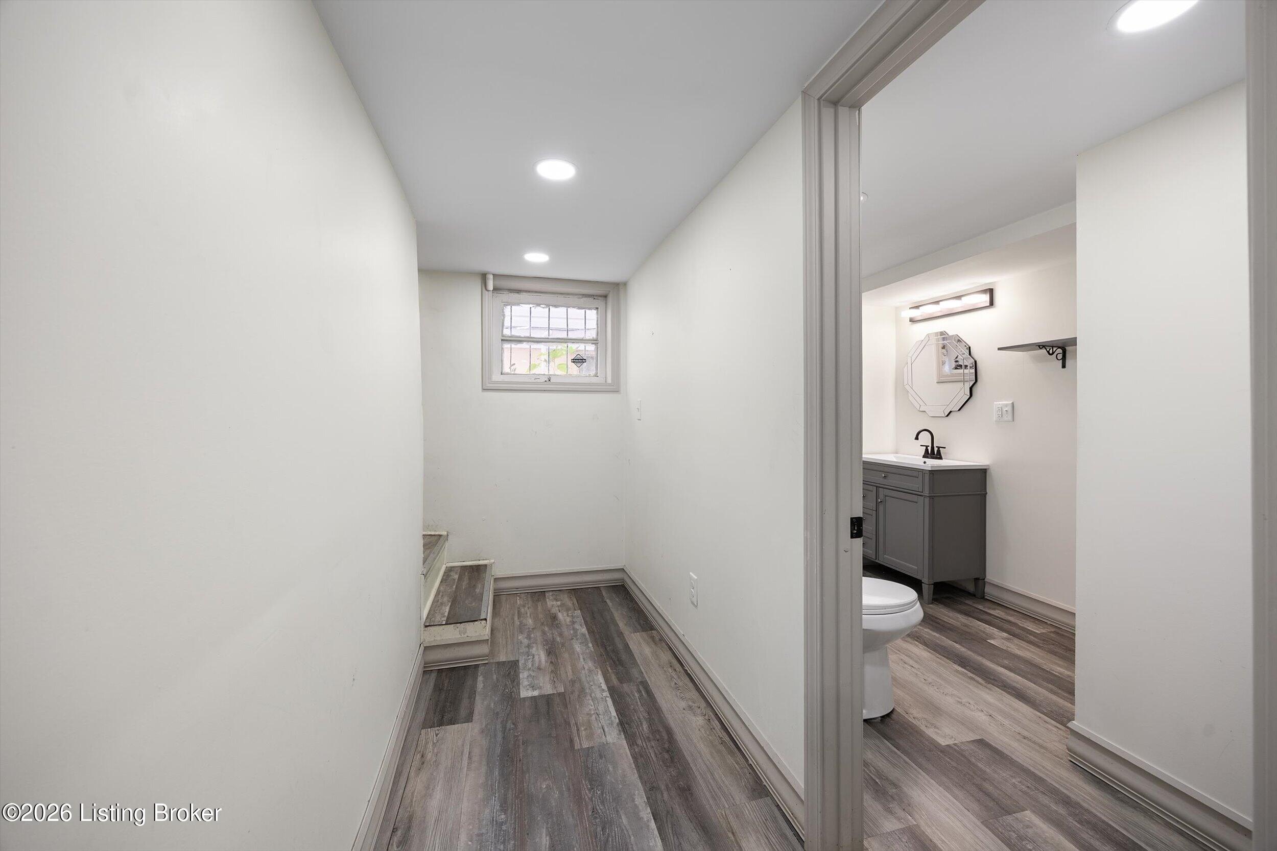 2313 W Lee St Property Photo 20