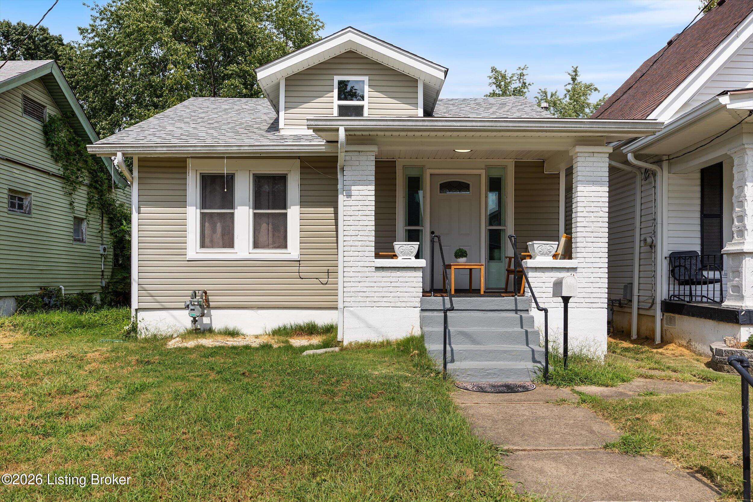 2313 W Lee St Property Photo 25