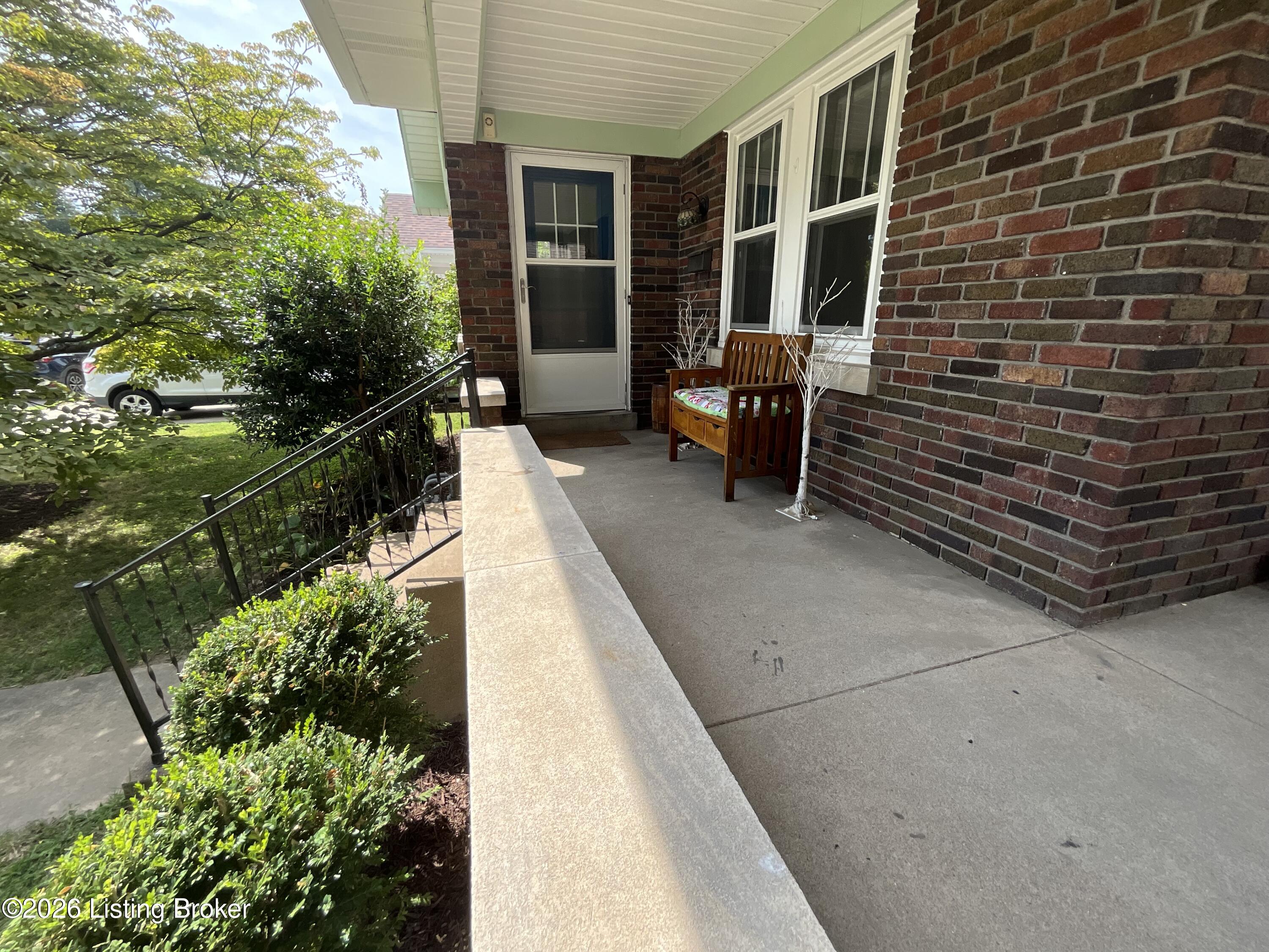 879 Minoma Ave Property Photo 3