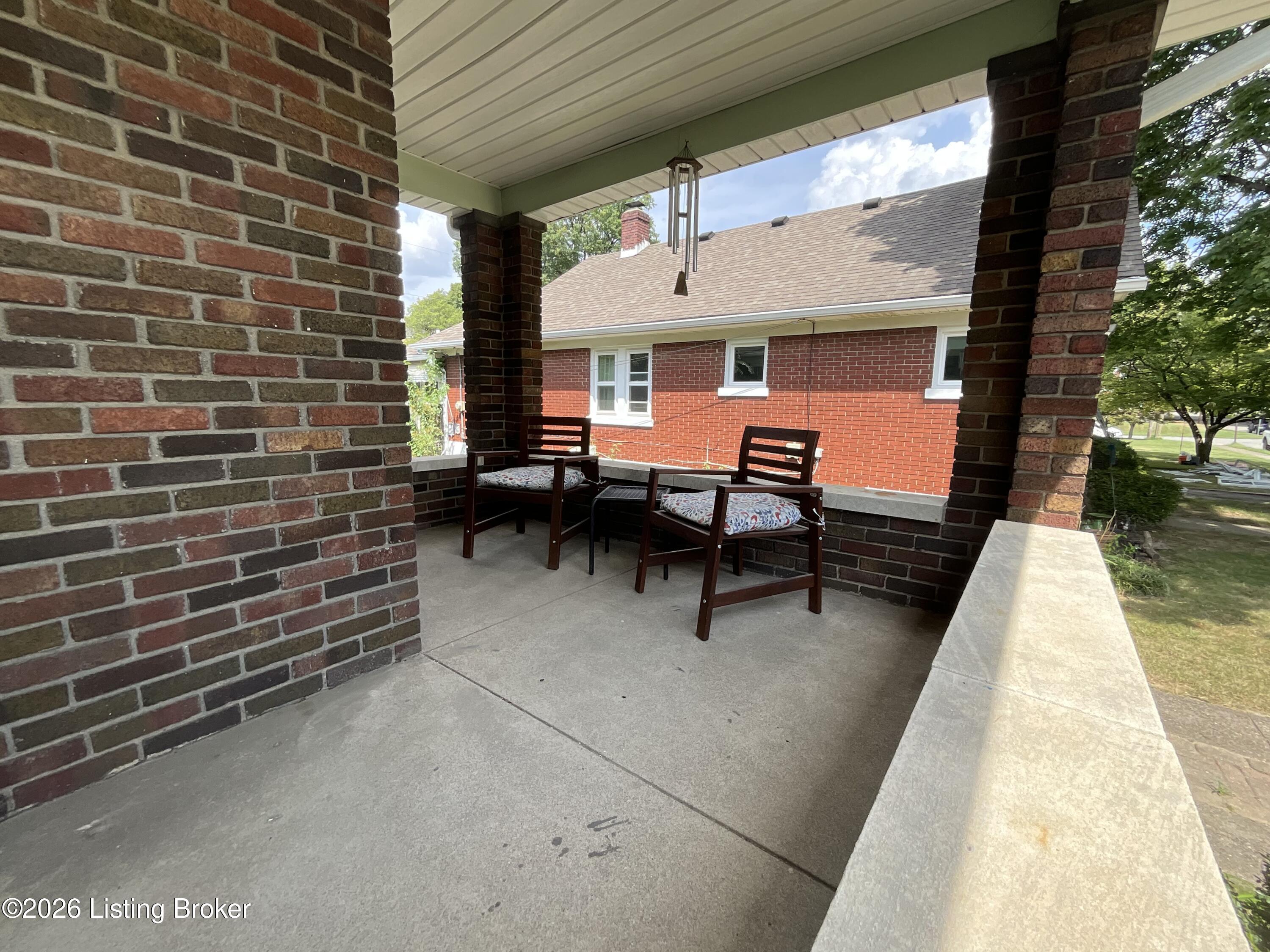 879 Minoma Ave Property Photo 4