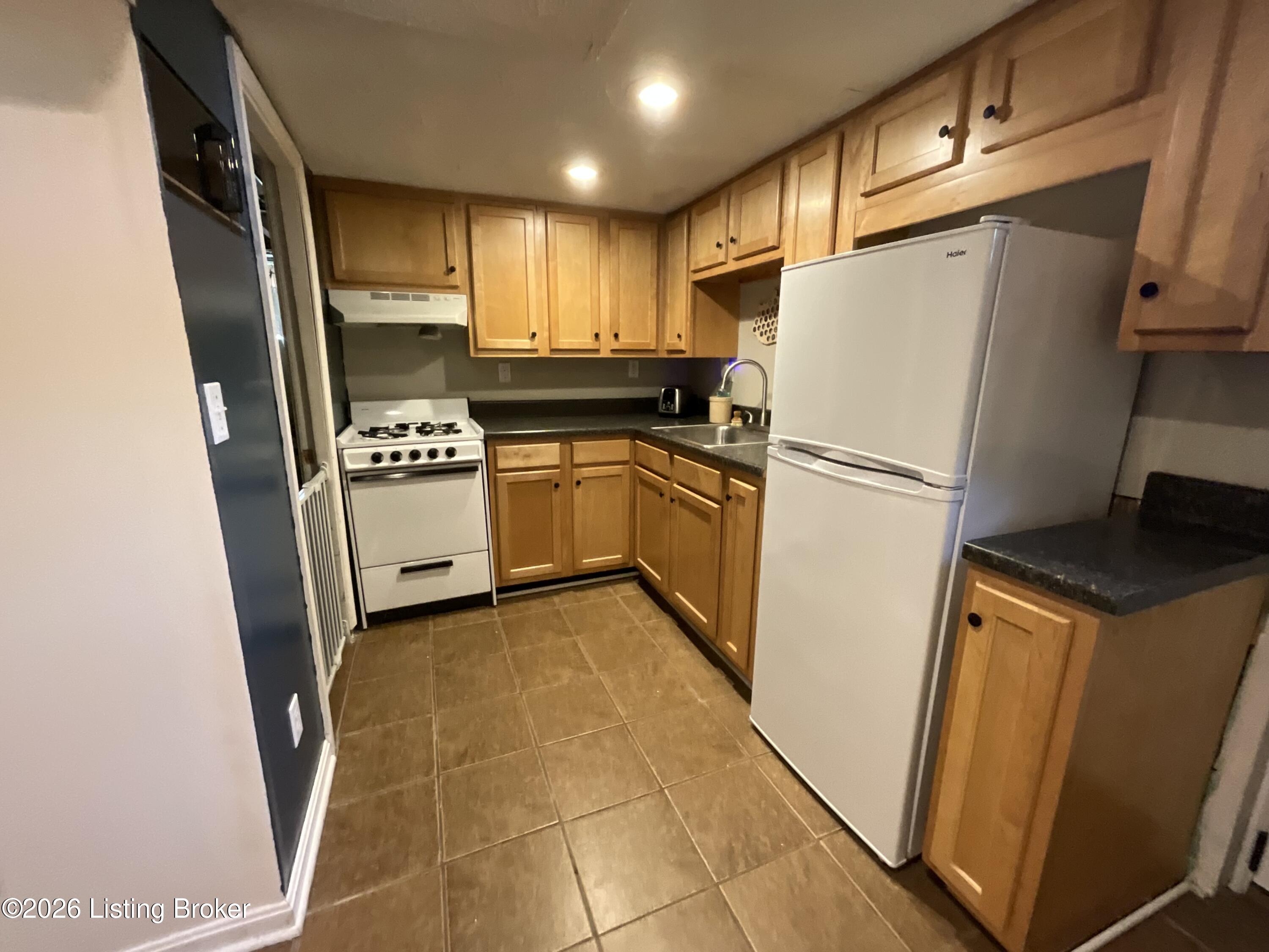 879 Minoma Ave Property Photo 23