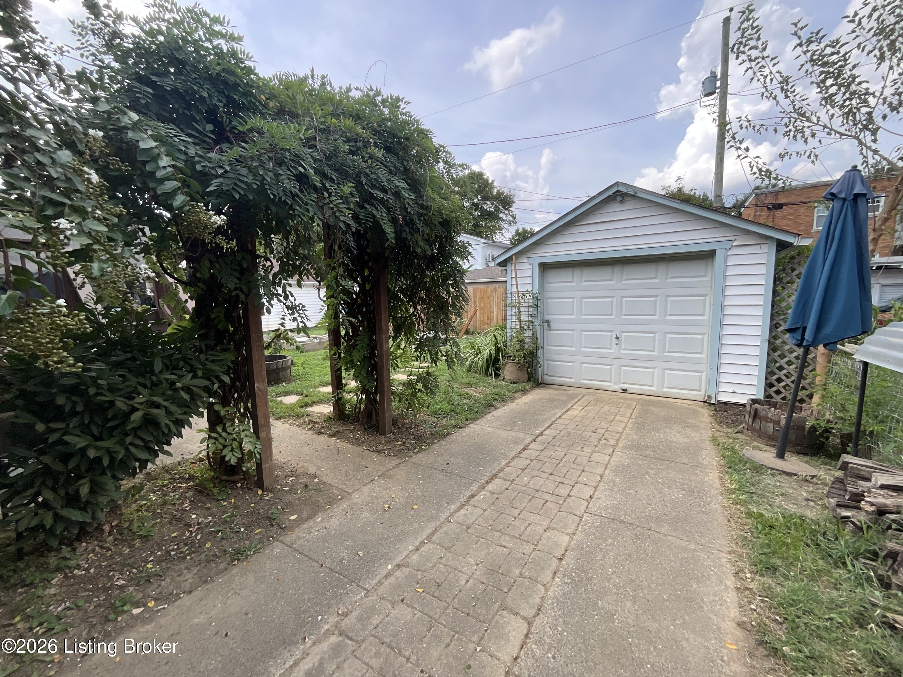 879 Minoma Ave Property Photo 32