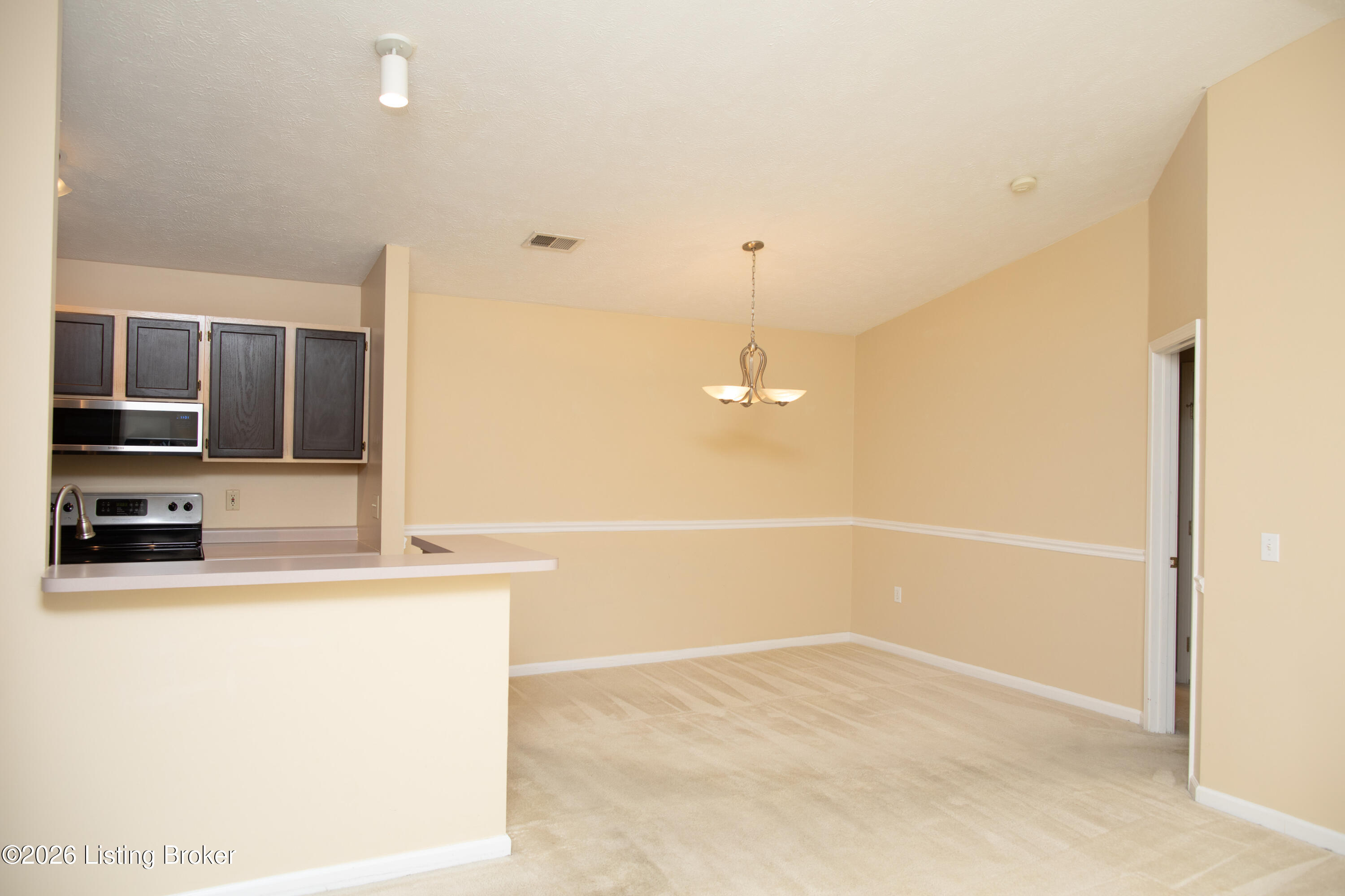 331 Piatt Pl 207 Property Photo 3