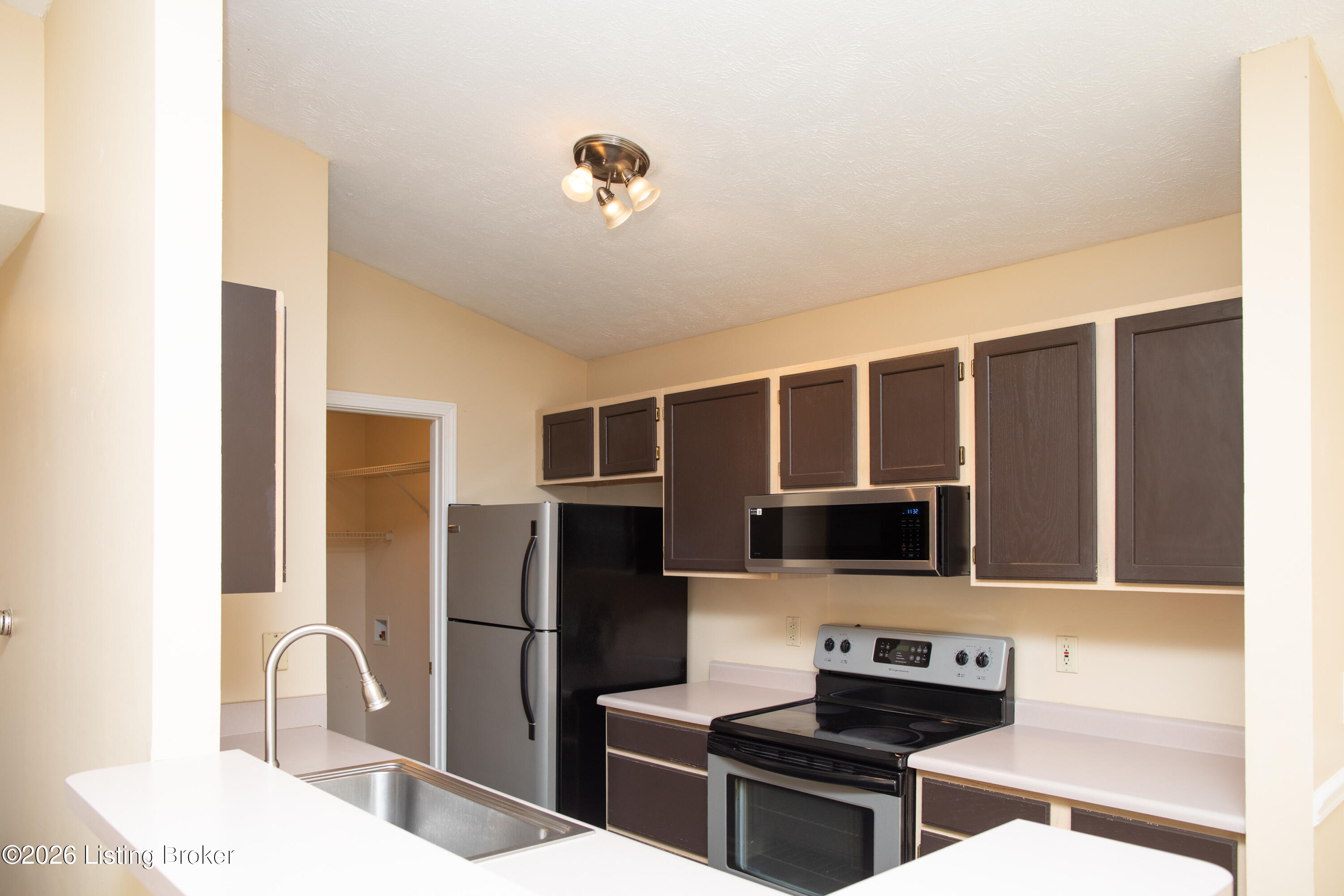 331 Piatt Pl 207 Property Photo 4