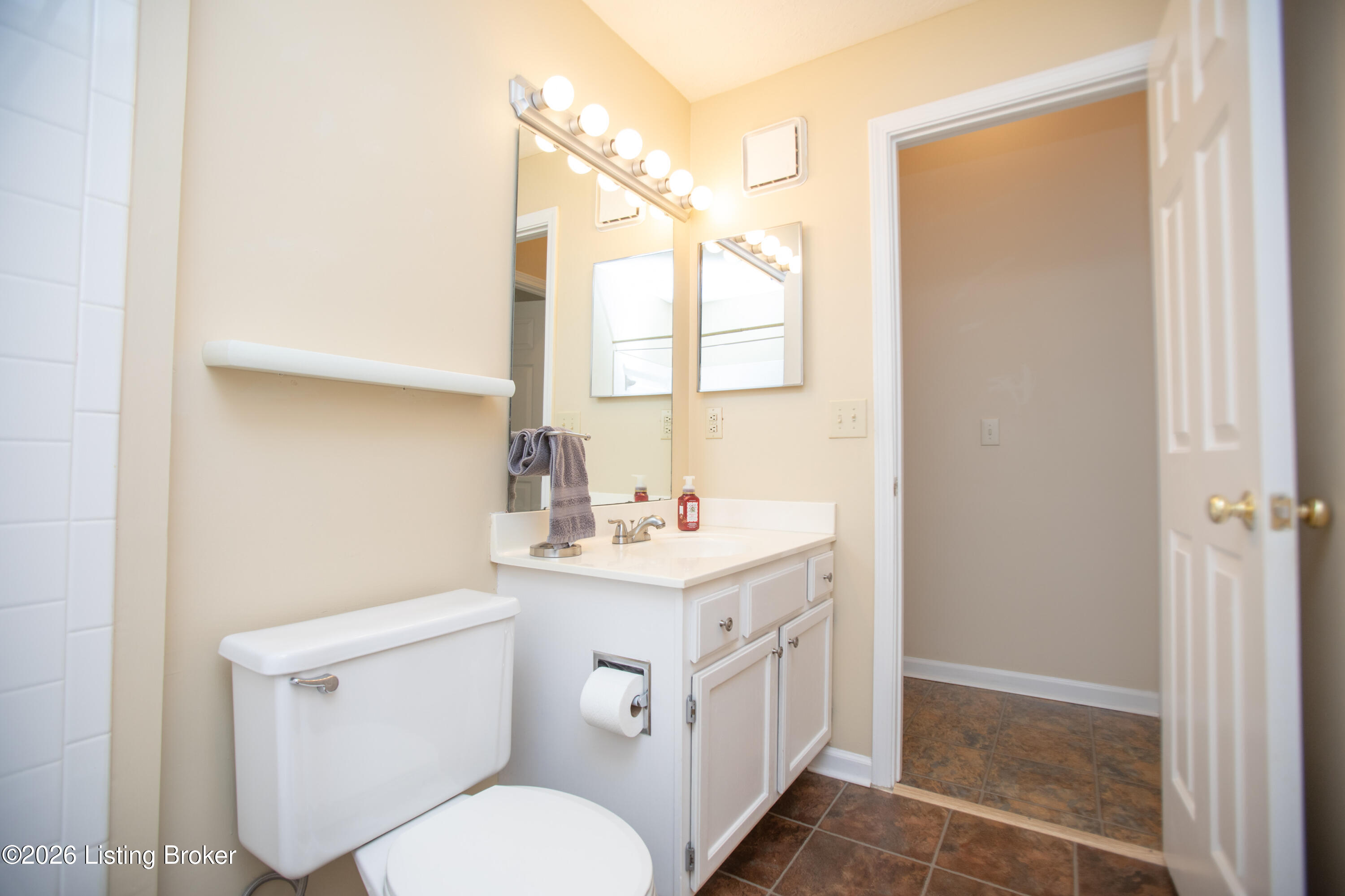 331 Piatt Pl 207 Property Photo 15