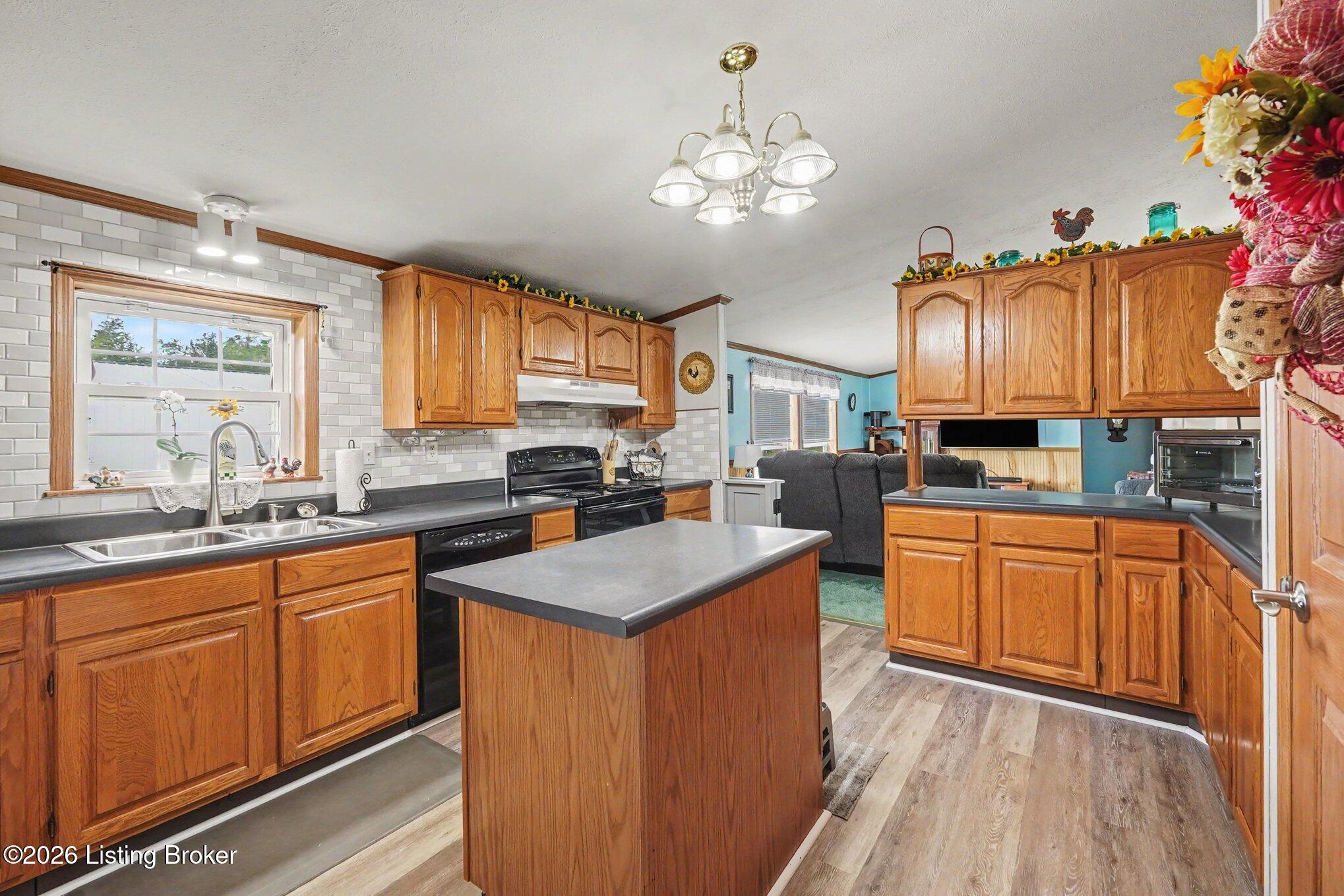 4226 Briar Ridge Rd Property Photo 8