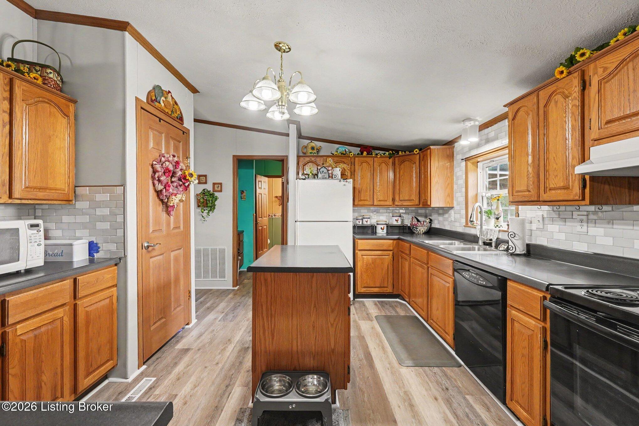4226 Briar Ridge Rd Property Photo 9