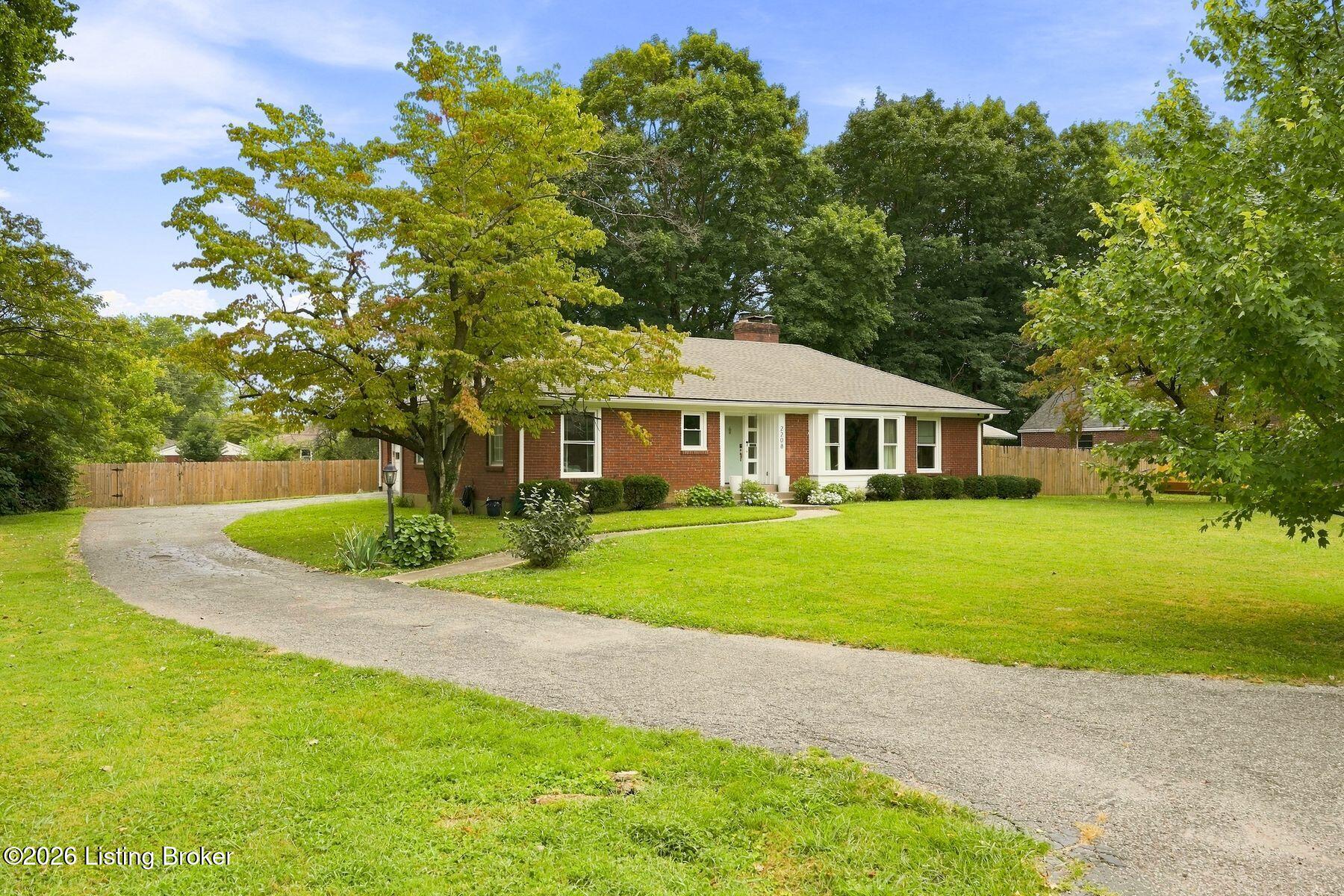 2208 Bashford Manor Ln Property Photo 3
