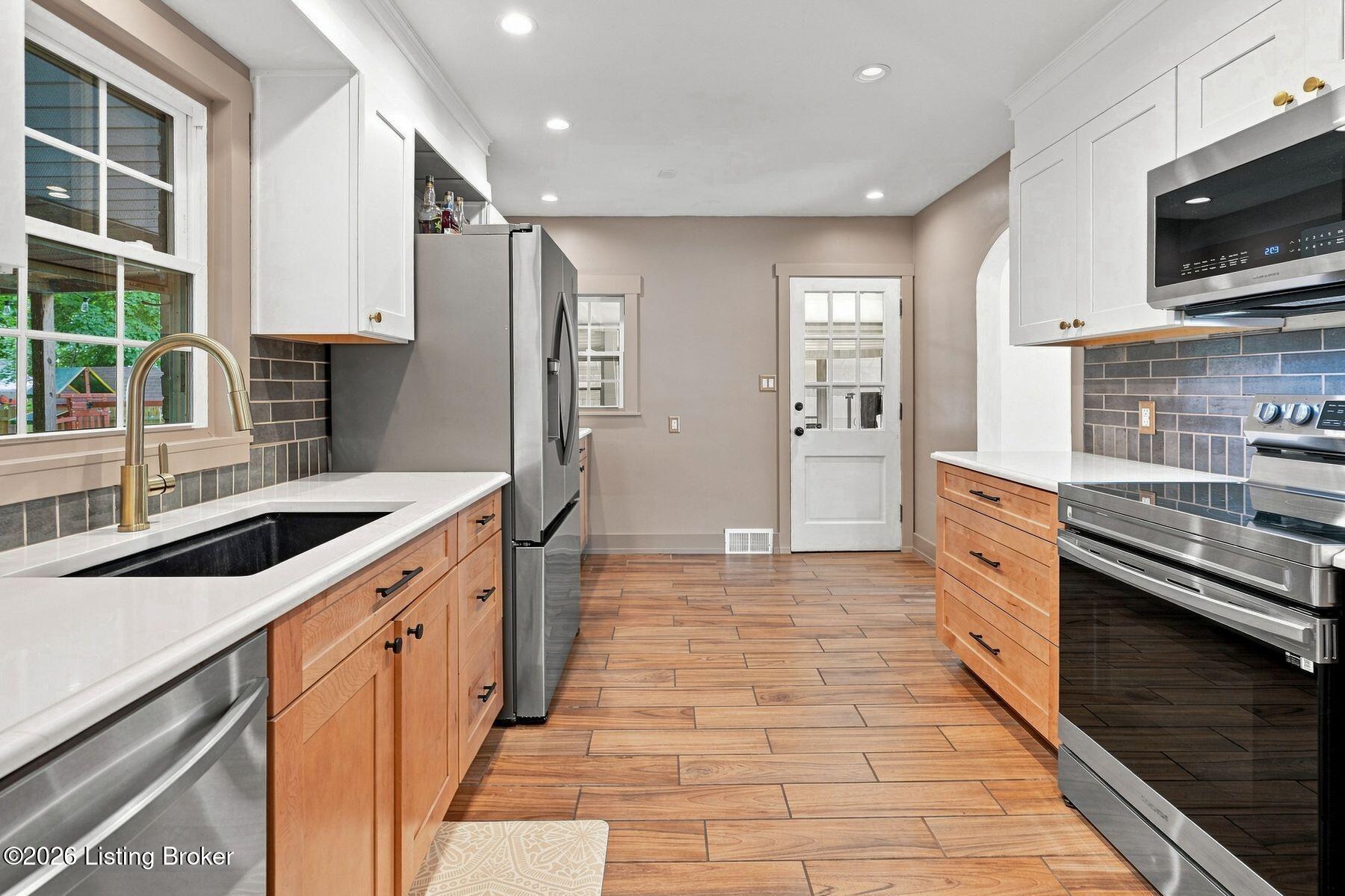 2208 Bashford Manor Ln Property Photo 11