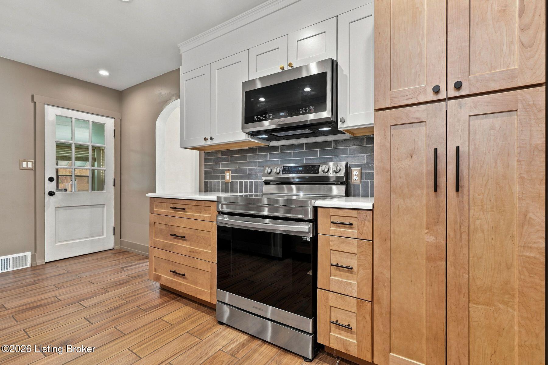 2208 Bashford Manor Ln Property Photo 12