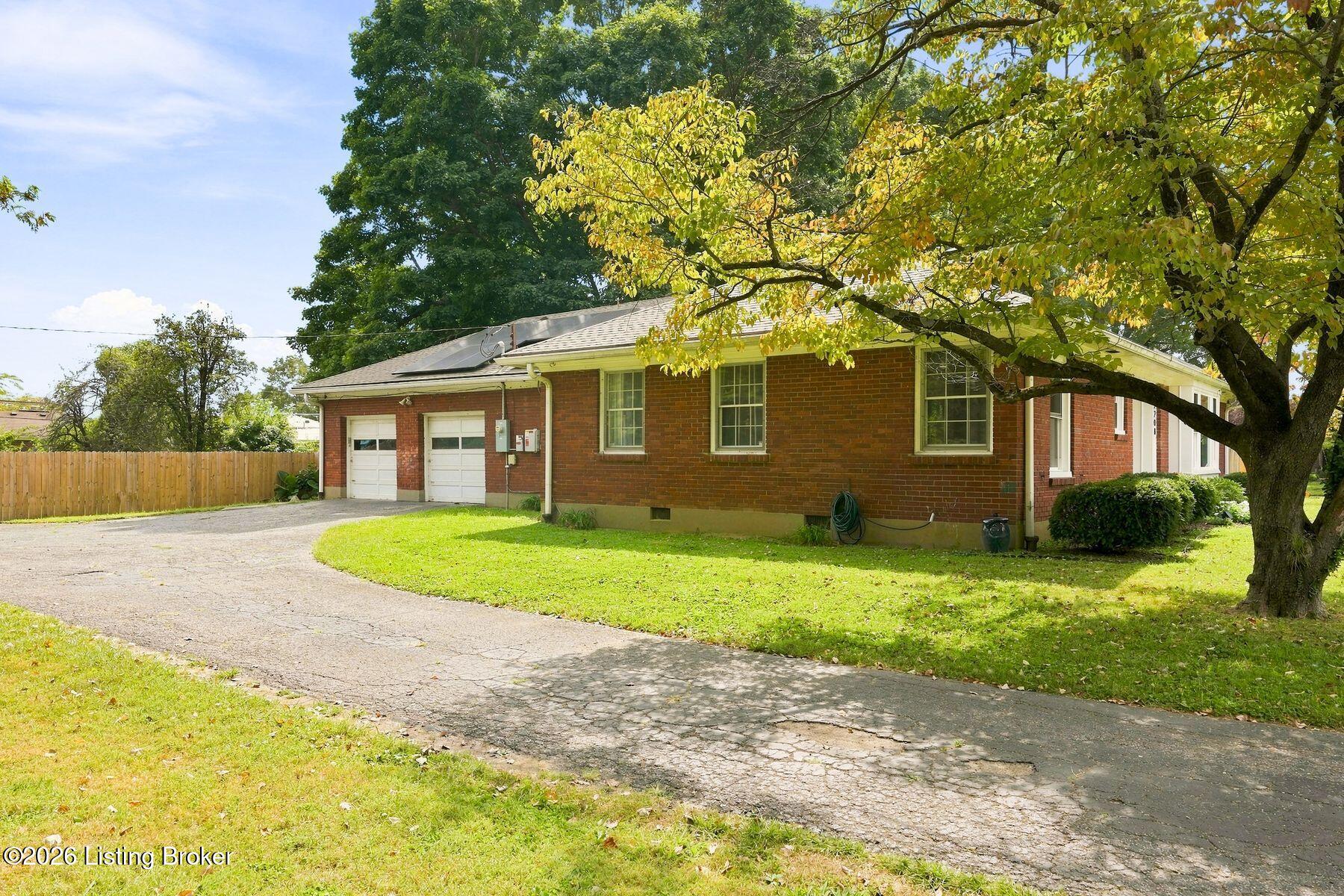 2208 Bashford Manor Ln Property Photo 42