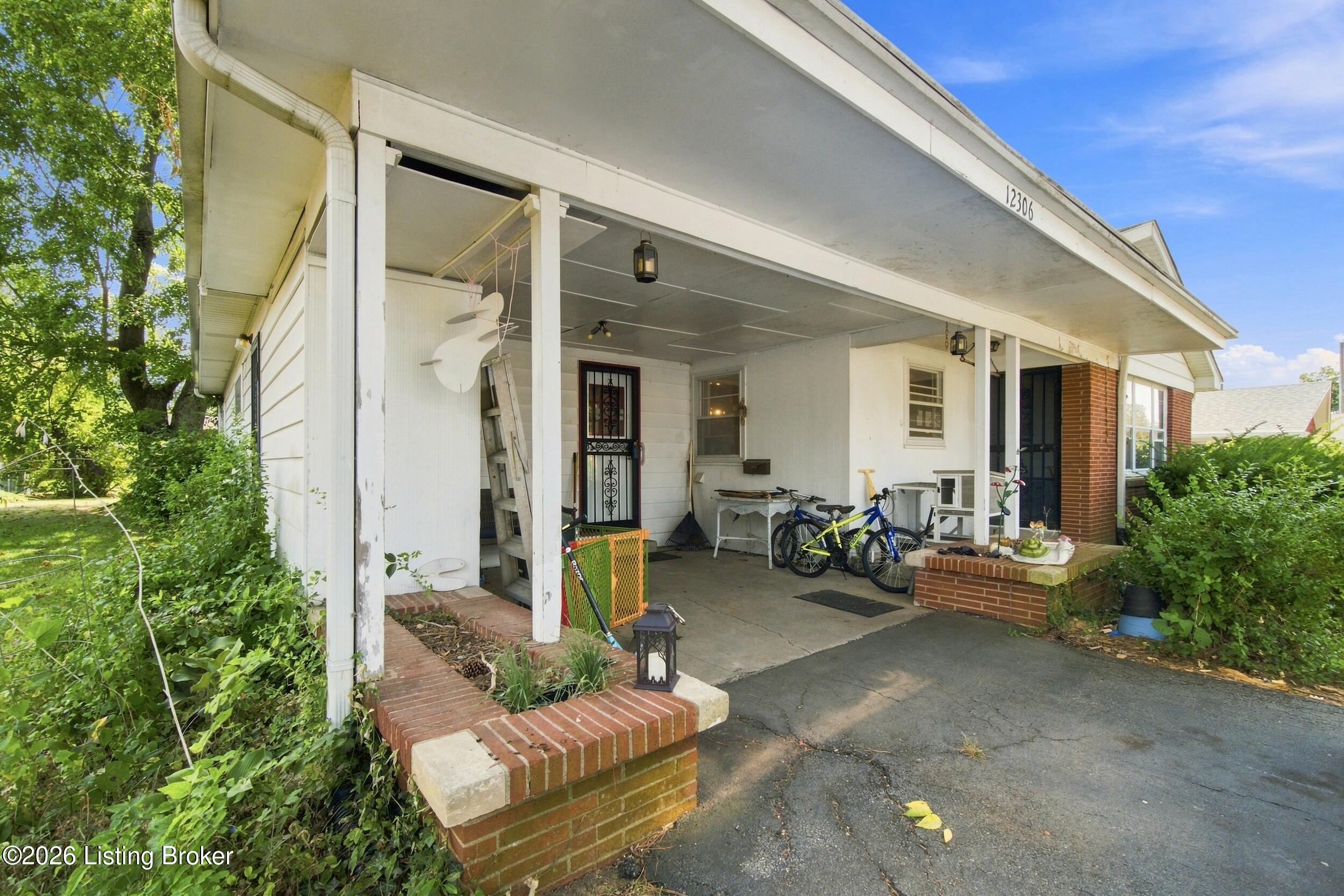 12306 Meadow Ln Property Photo 5