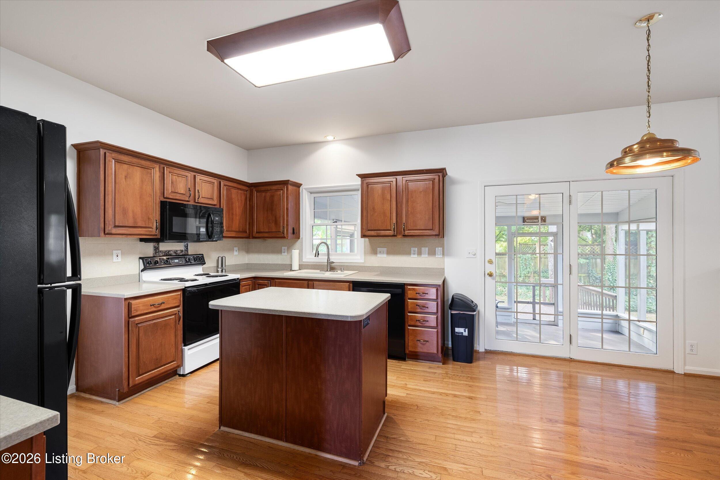 10504 Edgewater Rd Property Photo 17