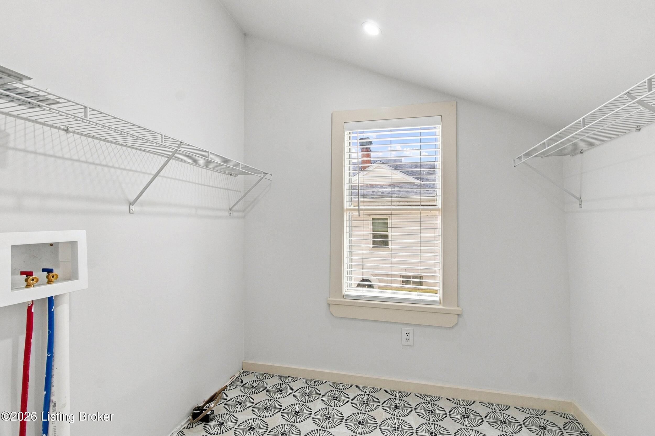 801 Reading Rd Property Photo 15