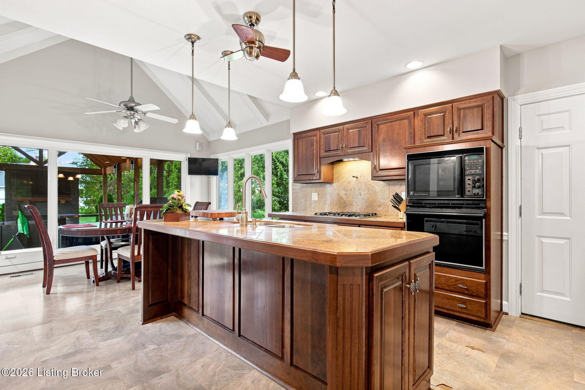 804 Harvest Grove Ct Property Photo 10