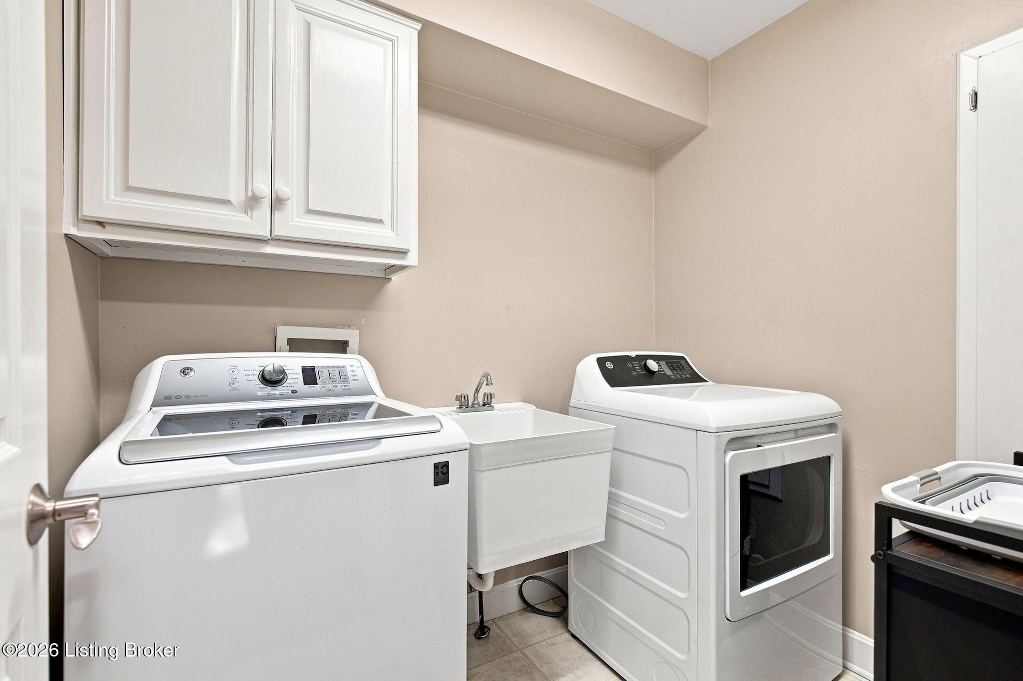 804 Harvest Grove Ct Property Photo 32